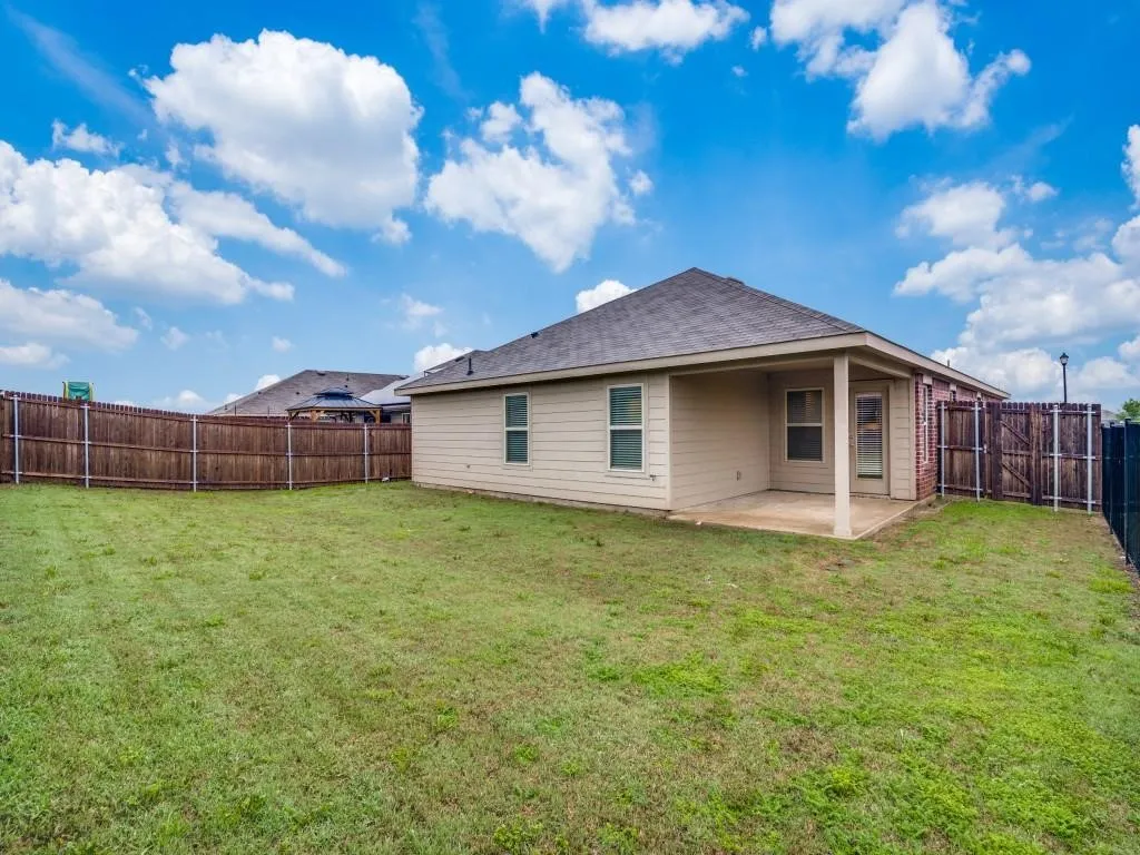 Single Family Residence For Rent in Hunt County , 1008 Silver Maple Lane, Royse City, Texas 75189, 4 Bedroom, 3 Bathroom, 2 Garage spaces, 2,097 Sqft, built in 2020, mls#21382283, Real Estate Agent in Royse City, Homes For Rent in Hunt county, Homes For Rent in Royse City, Realtor in Royse City Texas, Real Estate Brokerage Independent Realty Texas, Luminita Cordes Realtor