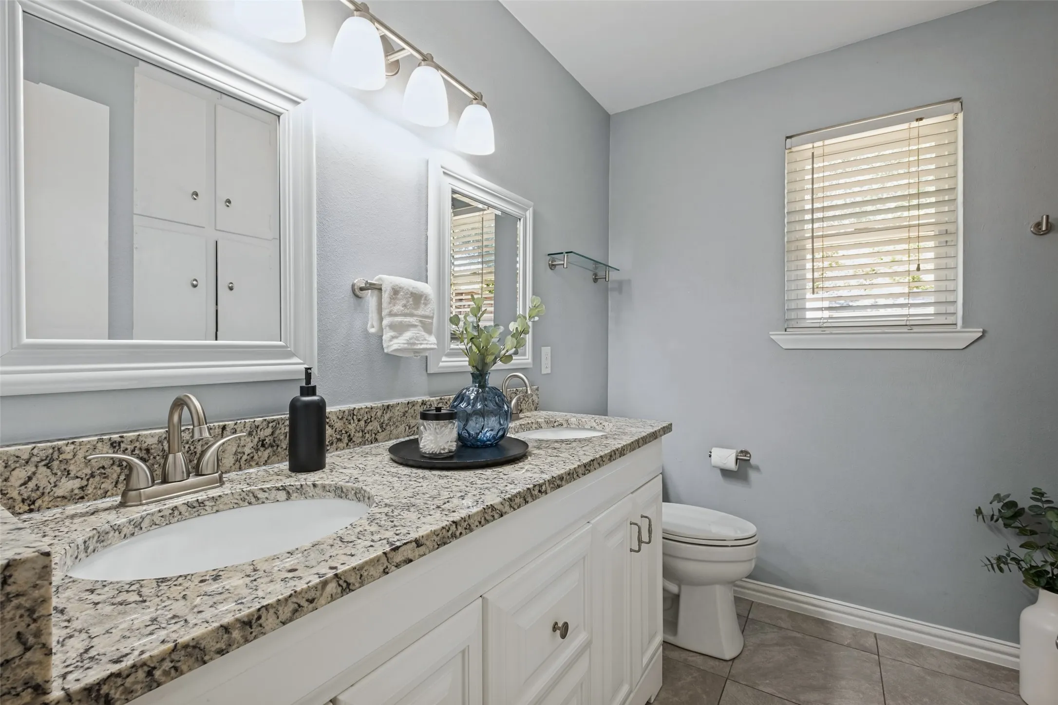 Single Family Residence For Sale in Dallas County , 2535 Dorrington Drive, Dallas, Texas 75228, 3 Bedroom, 2 Bathroom, 2 Garage spaces, 1,669 Sqft, built in 1959, mls#21372088, Real Estate Agent in Dallas, Homes For Sale in Dallas county, Homes For Sale in Dallas, Realtor in Dallas Texas, Real Estate Brokerage Independent Realty Texas, Luminita Cordes Realtor