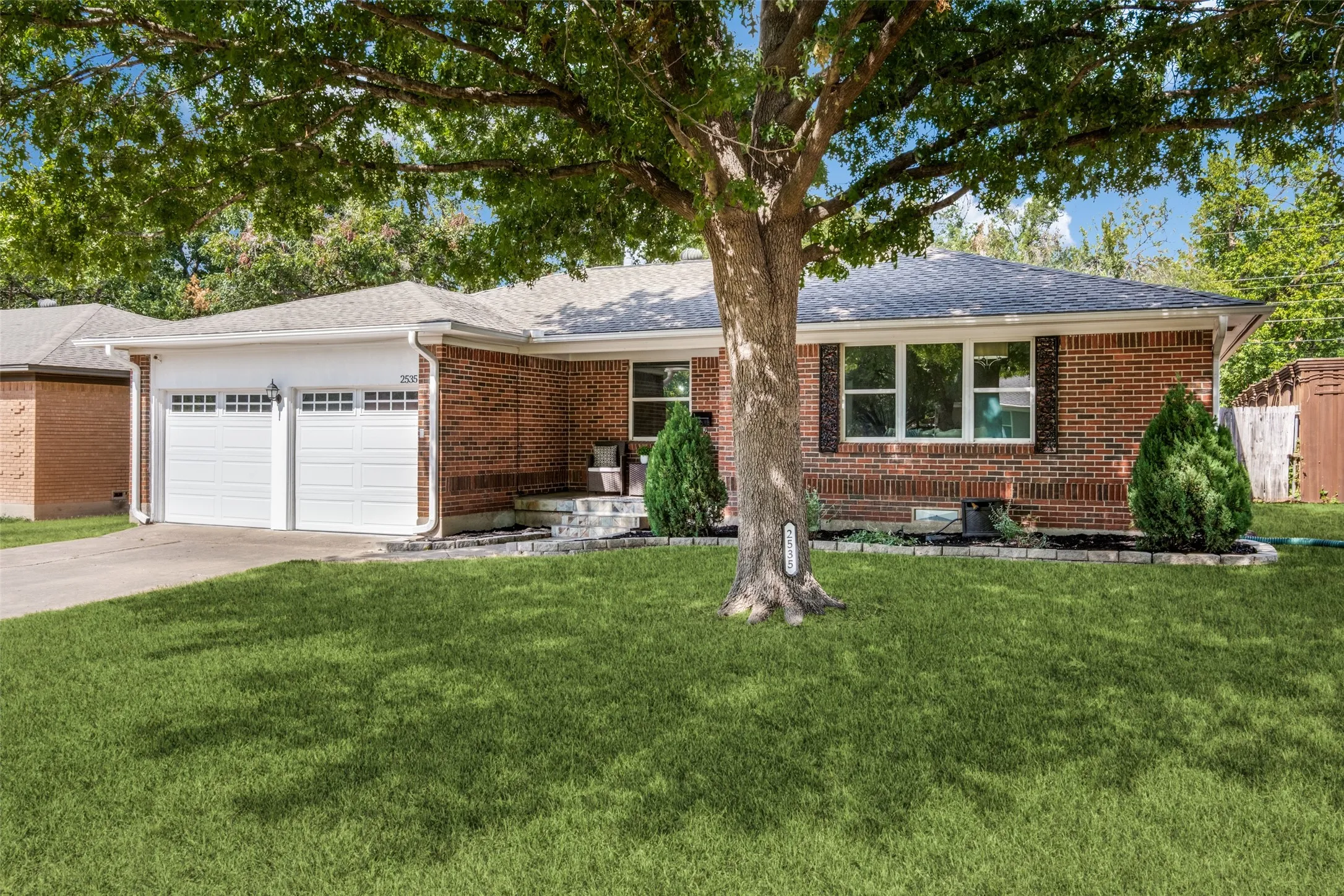 Single Family Residence For Sale in Dallas County , 2535 Dorrington Drive, Dallas, Texas 75228, 3 Bedroom, 2 Bathroom, 2 Garage spaces, 1,669 Sqft, built in 1959, mls#21372088, Real Estate Agent in Dallas, Homes For Sale in Dallas county, Homes For Sale in Dallas, Realtor in Dallas Texas, Real Estate Brokerage Independent Realty Texas, Luminita Cordes Realtor
