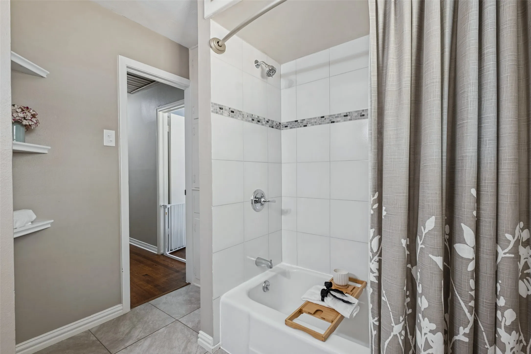 Single Family Residence For Sale in Dallas County , 2535 Dorrington Drive, Dallas, Texas 75228, 3 Bedroom, 2 Bathroom, 2 Garage spaces, 1,669 Sqft, built in 1959, mls#21372088, Real Estate Agent in Dallas, Homes For Sale in Dallas county, Homes For Sale in Dallas, Realtor in Dallas Texas, Real Estate Brokerage Independent Realty Texas, Luminita Cordes Realtor