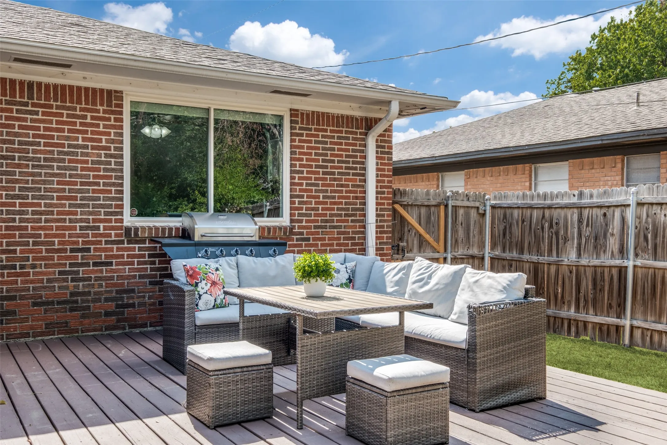 Single Family Residence For Sale in Dallas County , 2535 Dorrington Drive, Dallas, Texas 75228, 3 Bedroom, 2 Bathroom, 2 Garage spaces, 1,669 Sqft, built in 1959, mls#21372088, Real Estate Agent in Dallas, Homes For Sale in Dallas county, Homes For Sale in Dallas, Realtor in Dallas Texas, Real Estate Brokerage Independent Realty Texas, Luminita Cordes Realtor