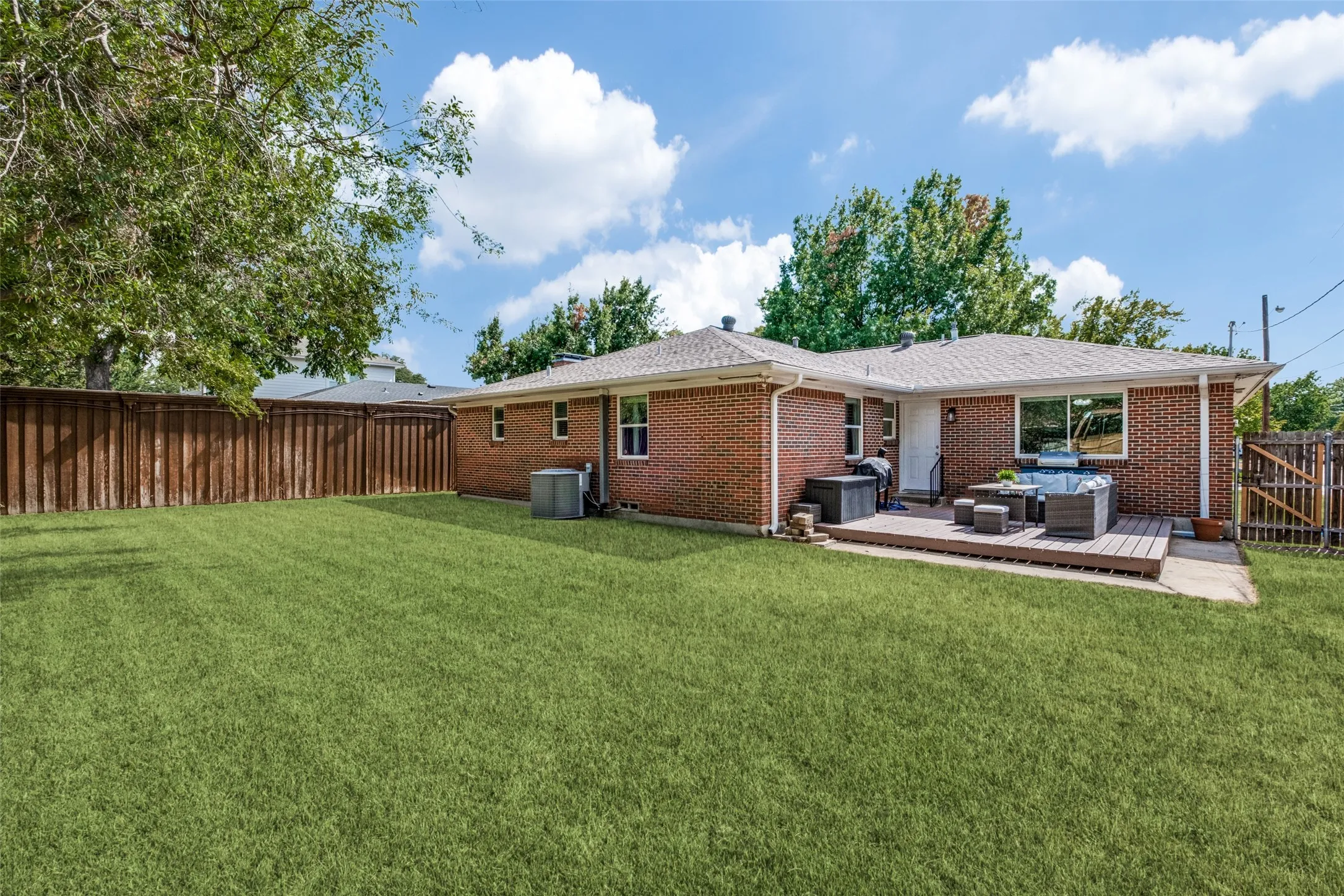 Single Family Residence For Sale in Dallas County , 2535 Dorrington Drive, Dallas, Texas 75228, 3 Bedroom, 2 Bathroom, 2 Garage spaces, 1,669 Sqft, built in 1959, mls#21372088, Real Estate Agent in Dallas, Homes For Sale in Dallas county, Homes For Sale in Dallas, Realtor in Dallas Texas, Real Estate Brokerage Independent Realty Texas, Luminita Cordes Realtor