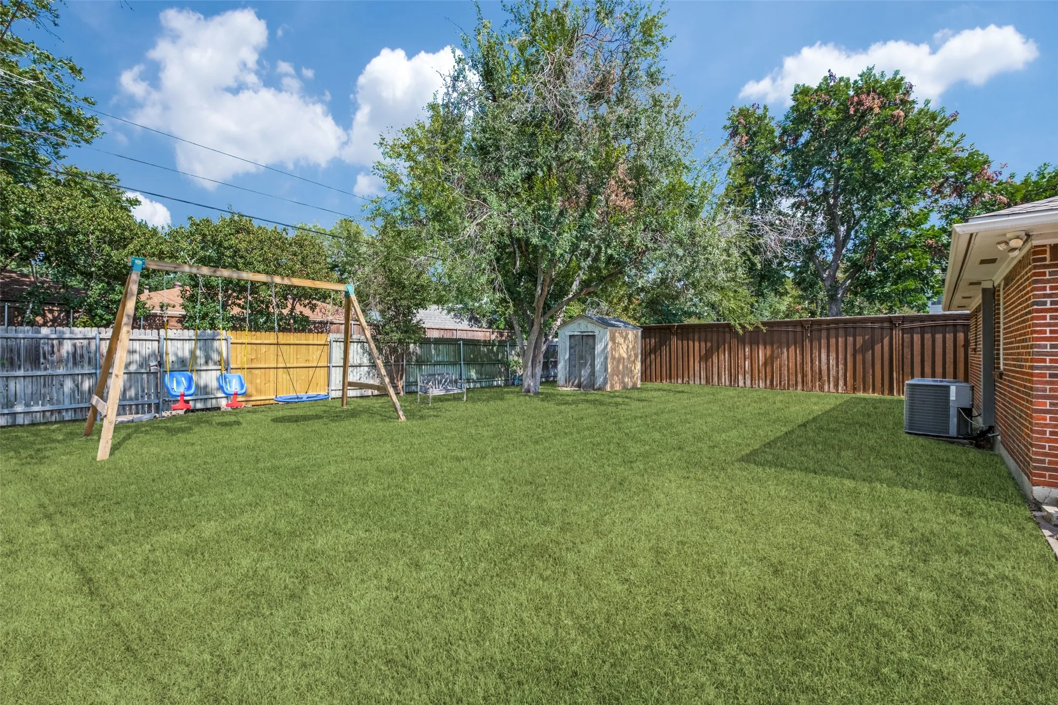 Single Family Residence For Sale in Dallas County , 2535 Dorrington Drive, Dallas, Texas 75228, 3 Bedroom, 2 Bathroom, 2 Garage spaces, 1,669 Sqft, built in 1959, mls#21372088, Real Estate Agent in Dallas, Homes For Sale in Dallas county, Homes For Sale in Dallas, Realtor in Dallas Texas, Real Estate Brokerage Independent Realty Texas, Luminita Cordes Realtor
