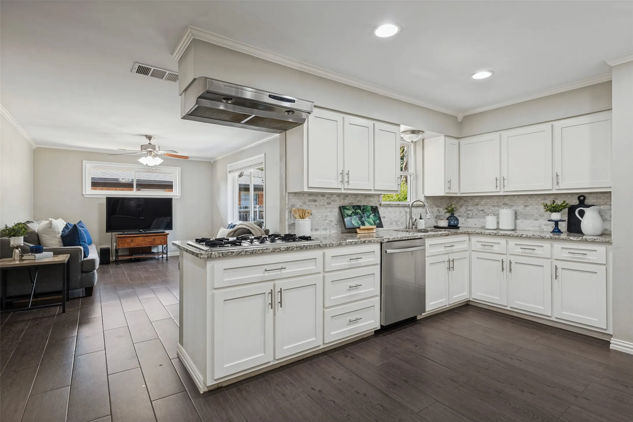 Single Family Residence For Sale in Dallas County , 2535 Dorrington Drive, Dallas, Texas 75228, 3 Bedroom, 2 Bathroom, 2 Garage spaces, 1,669 Sqft, built in 1959, mls#21372088, Real Estate Agent in Dallas, Homes For Sale in Dallas county, Homes For Sale in Dallas, Realtor in Dallas Texas, Real Estate Brokerage Independent Realty Texas, Luminita Cordes Realtor