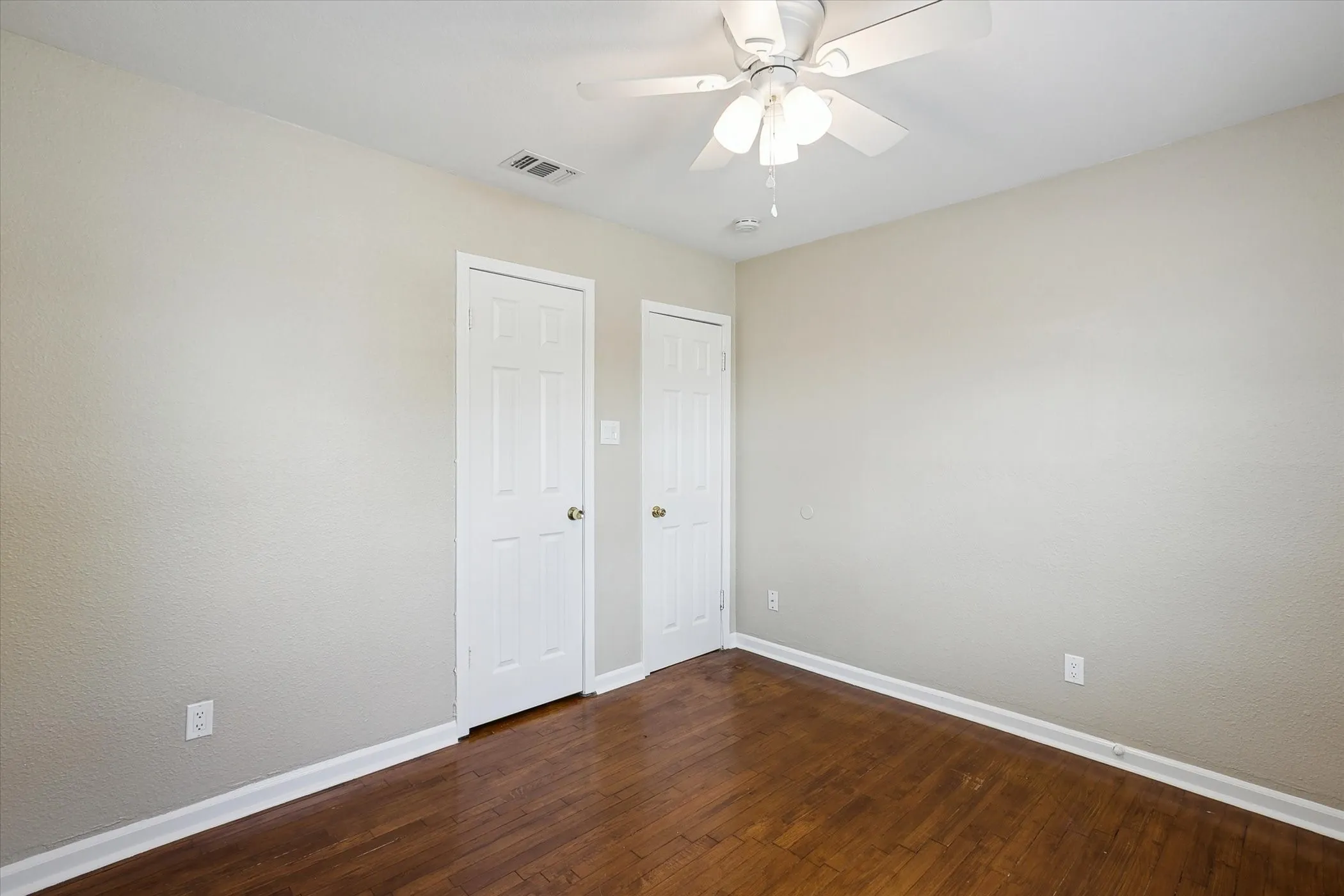 Single Family Residence For Rent in Tarrant County , 805 Ronald Street, White Settlement, Texas 76108, 2 Bedroom, 1 Bathroom, Garage spaces, 720 Sqft, built in 1949, mls#21381986, Real Estate Agent in White Settlement, Homes For Rent in Tarrant county, Homes For Rent in White Settlement, Realtor in White Settlement Texas, Real Estate Brokerage Independent Realty Texas, Luminita Cordes Realtor