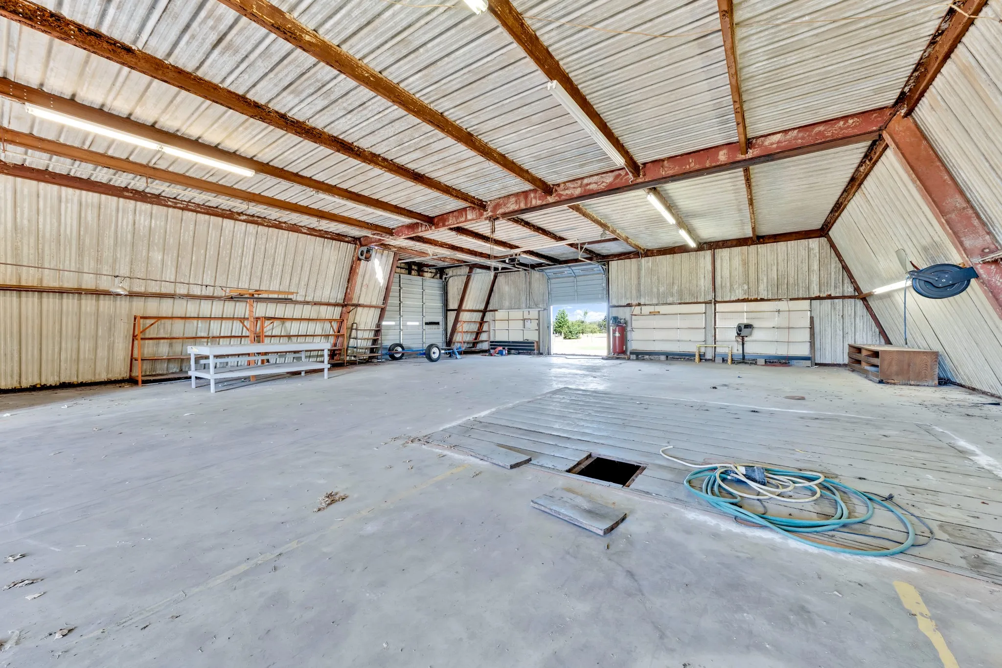Farm For Sale in Hopkins County , 974 County Road 2310, Sulphur Springs, Texas 75482, 2 Bedroom, 2 Bathroom, Garage spaces, 938 Sqft, built in 1984, mls#21380298, Real Estate Agent in Sulphur Springs, Homes For Sale in Hopkins county, Homes For Sale in Sulphur Springs, Realtor in Sulphur Springs Texas, Real Estate Brokerage Independent Realty Texas, Luminita Cordes Realtor