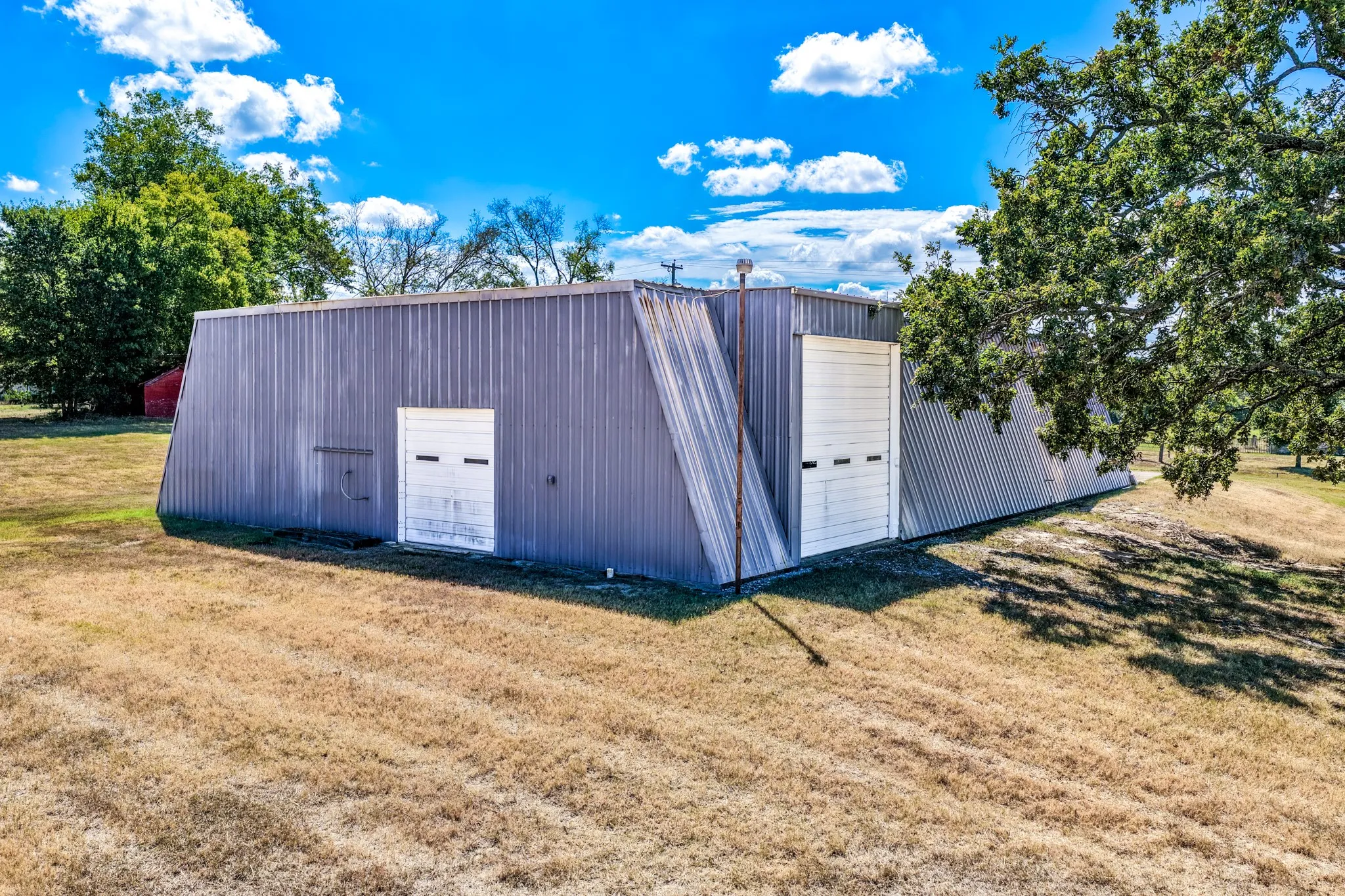Farm For Sale in Hopkins County , 974 County Road 2310, Sulphur Springs, Texas 75482, 2 Bedroom, 2 Bathroom, Garage spaces, 938 Sqft, built in 1984, mls#21380298, Real Estate Agent in Sulphur Springs, Homes For Sale in Hopkins county, Homes For Sale in Sulphur Springs, Realtor in Sulphur Springs Texas, Real Estate Brokerage Independent Realty Texas, Luminita Cordes Realtor
