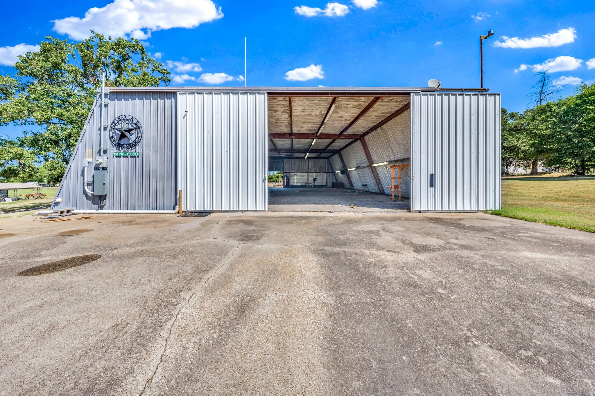 Farm For Sale in Hopkins County , 974 County Road 2310, Sulphur Springs, Texas 75482, 2 Bedroom, 2 Bathroom, Garage spaces, 938 Sqft, built in 1984, mls#21380298, Real Estate Agent in Sulphur Springs, Homes For Sale in Hopkins county, Homes For Sale in Sulphur Springs, Realtor in Sulphur Springs Texas, Real Estate Brokerage Independent Realty Texas, Luminita Cordes Realtor