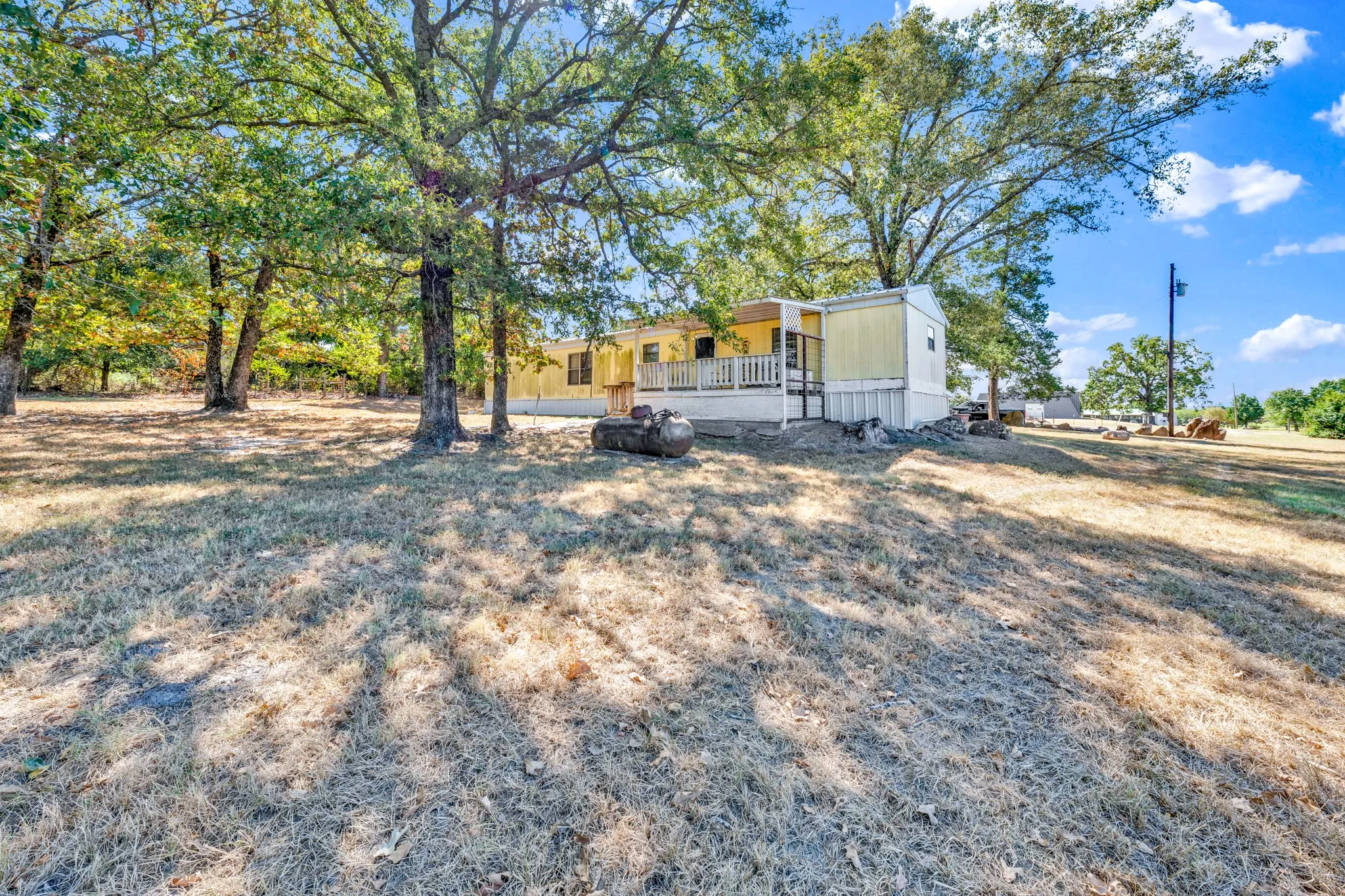 Farm For Sale in Hopkins County , 974 County Road 2310, Sulphur Springs, Texas 75482, 2 Bedroom, 2 Bathroom, Garage spaces, 938 Sqft, built in 1984, mls#21380298, Real Estate Agent in Sulphur Springs, Homes For Sale in Hopkins county, Homes For Sale in Sulphur Springs, Realtor in Sulphur Springs Texas, Real Estate Brokerage Independent Realty Texas, Luminita Cordes Realtor