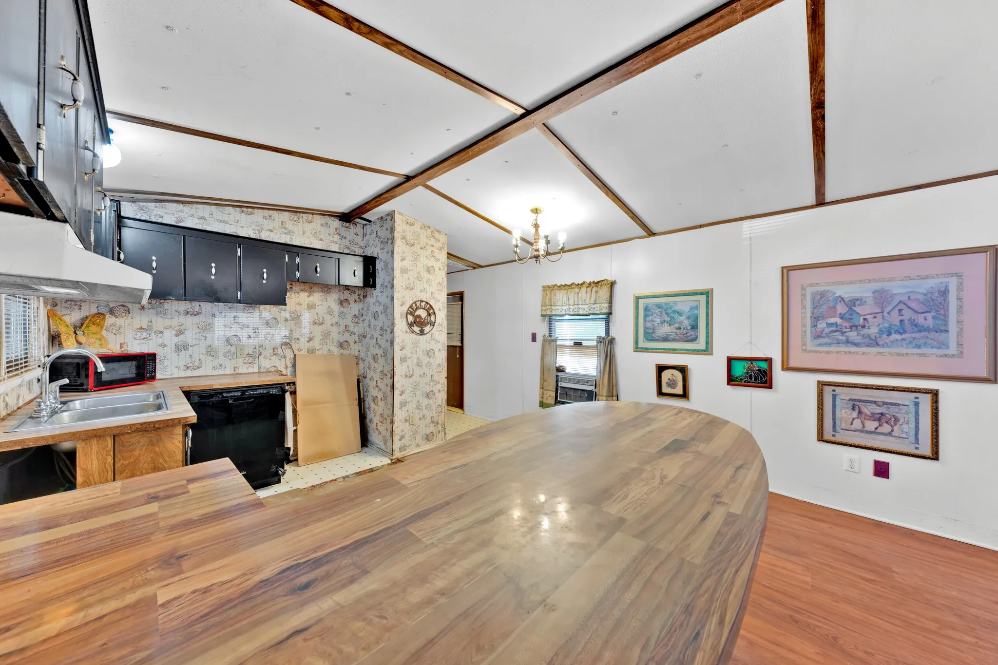 Farm For Sale in Hopkins County , 974 County Road 2310, Sulphur Springs, Texas 75482, 2 Bedroom, 2 Bathroom, Garage spaces, 938 Sqft, built in 1984, mls#21380298, Real Estate Agent in Sulphur Springs, Homes For Sale in Hopkins county, Homes For Sale in Sulphur Springs, Realtor in Sulphur Springs Texas, Real Estate Brokerage Independent Realty Texas, Luminita Cordes Realtor