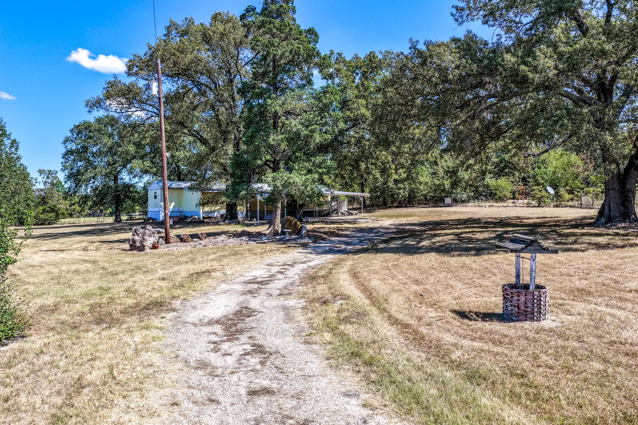 Farm For Sale in Hopkins County , 974 County Road 2310, Sulphur Springs, Texas 75482, 2 Bedroom, 2 Bathroom, Garage spaces, 938 Sqft, built in 1984, mls#21380298, Real Estate Agent in Sulphur Springs, Homes For Sale in Hopkins county, Homes For Sale in Sulphur Springs, Realtor in Sulphur Springs Texas, Real Estate Brokerage Independent Realty Texas, Luminita Cordes Realtor