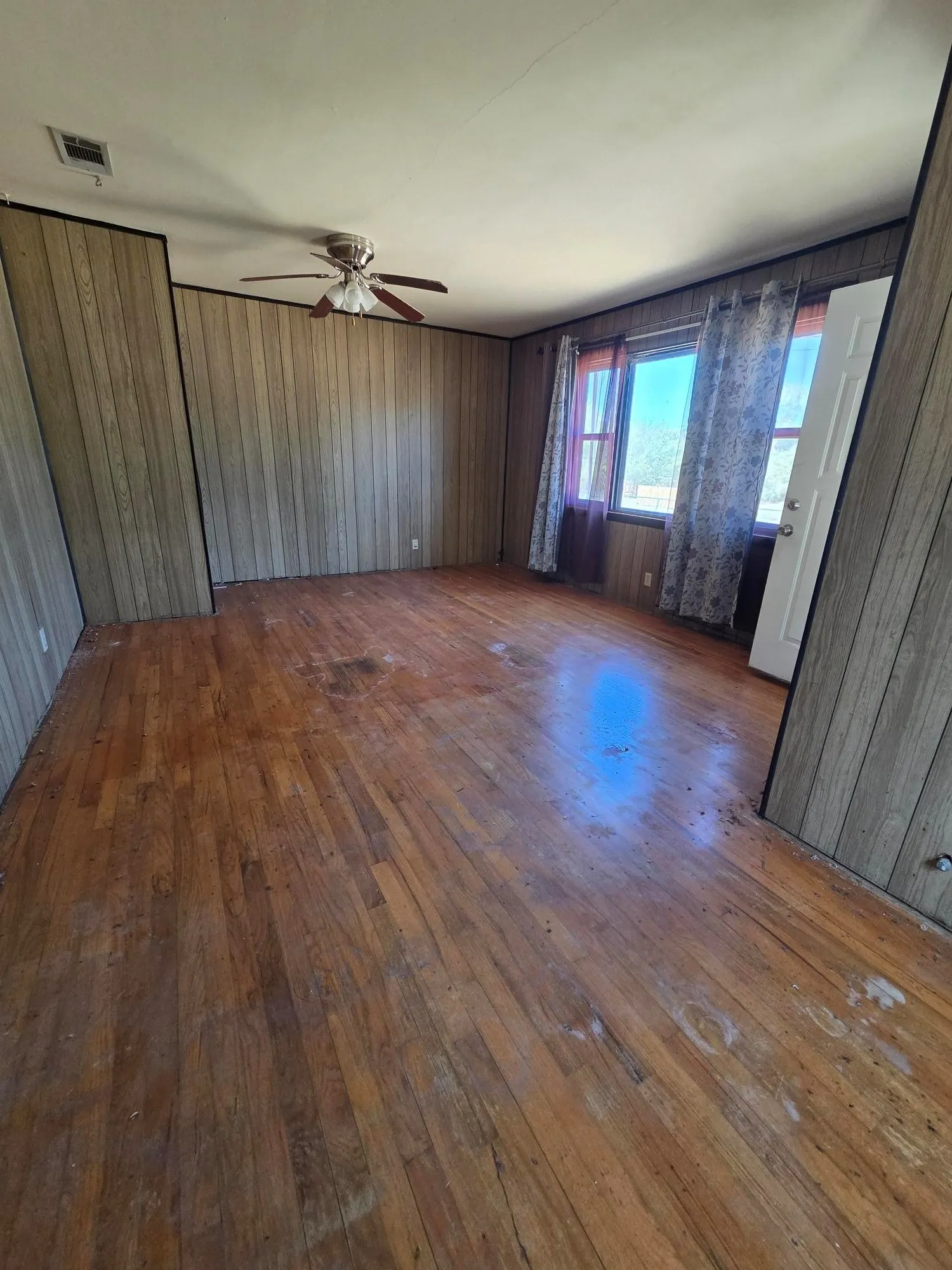 Single Family Residence For Sale in Dallas County , 2636 Gadberry Drive, Dallas, Texas 75241, 3 Bedroom, 1 Bathroom, 2 Garage spaces, 978 Sqft, built in 1959, mls#21382290, Real Estate Agent in Dallas, Homes For Sale in Dallas county, Homes For Sale in Dallas, Realtor in Dallas Texas, Real Estate Brokerage Independent Realty Texas, Luminita Cordes Realtor