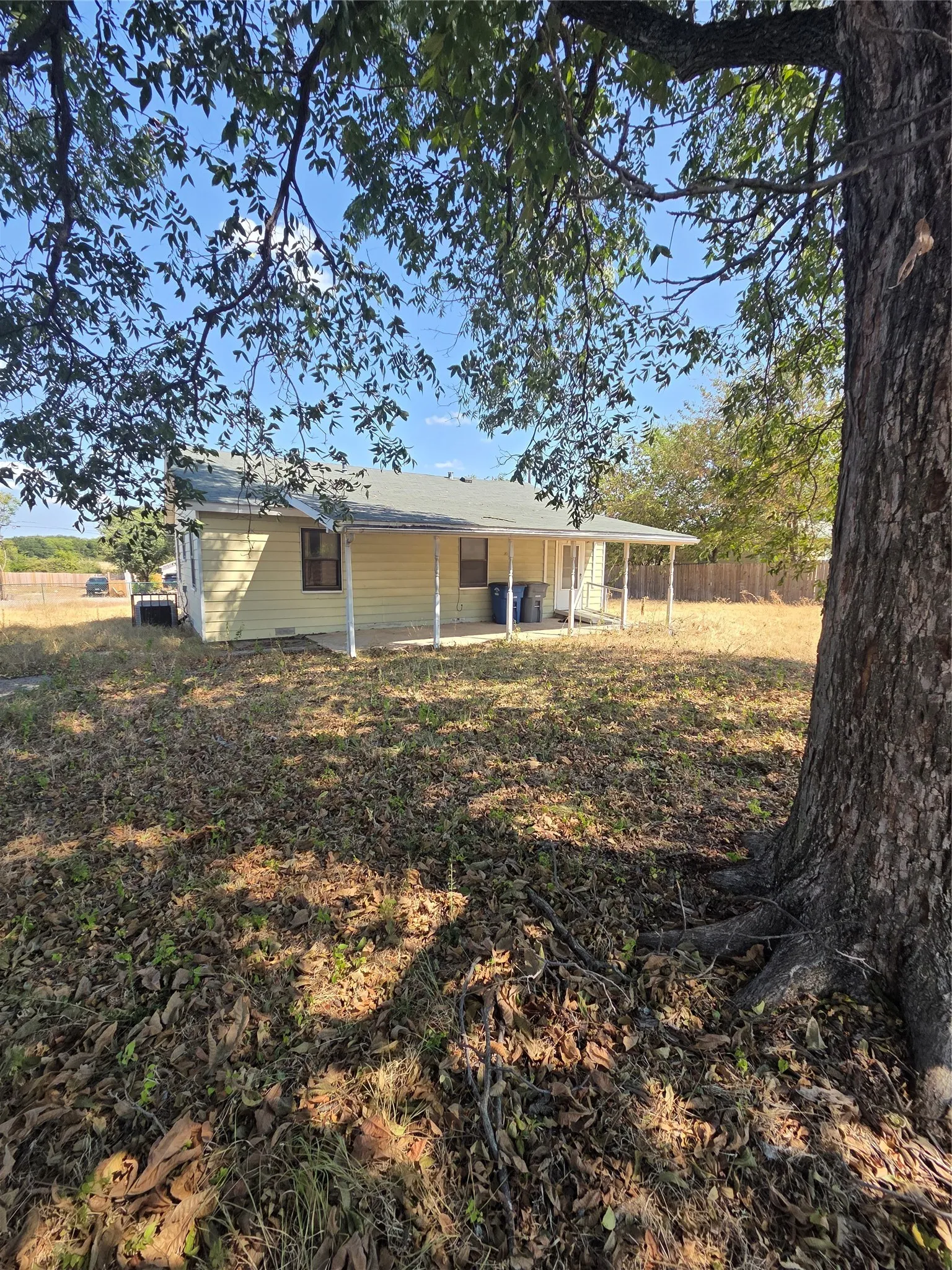 Single Family Residence For Sale in Dallas County , 2636 Gadberry Drive, Dallas, Texas 75241, 3 Bedroom, 1 Bathroom, 2 Garage spaces, 978 Sqft, built in 1959, mls#21382290, Real Estate Agent in Dallas, Homes For Sale in Dallas county, Homes For Sale in Dallas, Realtor in Dallas Texas, Real Estate Brokerage Independent Realty Texas, Luminita Cordes Realtor