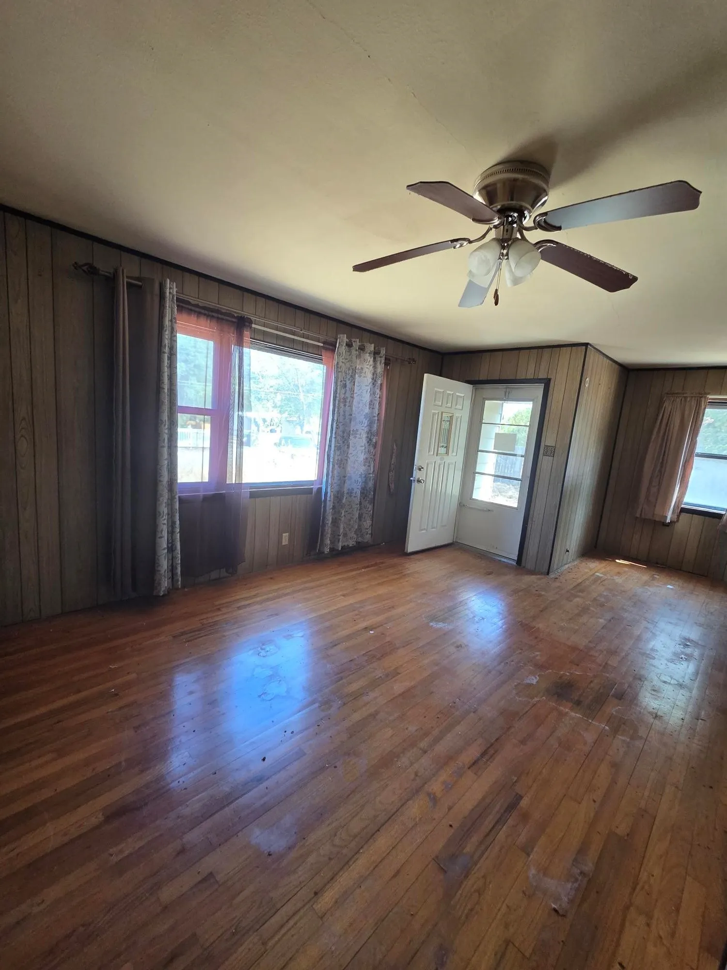 Single Family Residence For Sale in Dallas County , 2636 Gadberry Drive, Dallas, Texas 75241, 3 Bedroom, 1 Bathroom, 2 Garage spaces, 978 Sqft, built in 1959, mls#21382290, Real Estate Agent in Dallas, Homes For Sale in Dallas county, Homes For Sale in Dallas, Realtor in Dallas Texas, Real Estate Brokerage Independent Realty Texas, Luminita Cordes Realtor