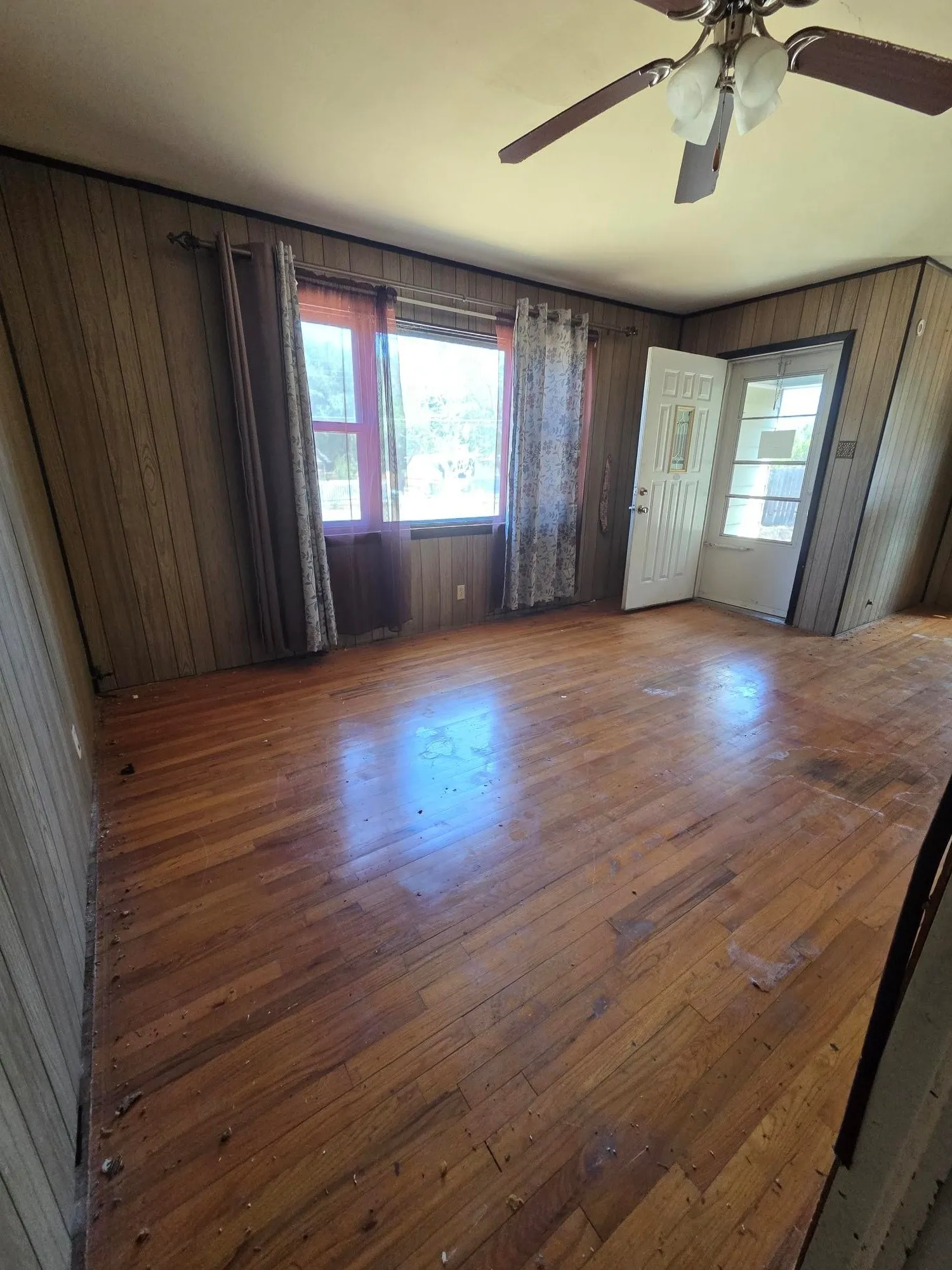 Single Family Residence For Sale in Dallas County , 2636 Gadberry Drive, Dallas, Texas 75241, 3 Bedroom, 1 Bathroom, 2 Garage spaces, 978 Sqft, built in 1959, mls#21382290, Real Estate Agent in Dallas, Homes For Sale in Dallas county, Homes For Sale in Dallas, Realtor in Dallas Texas, Real Estate Brokerage Independent Realty Texas, Luminita Cordes Realtor