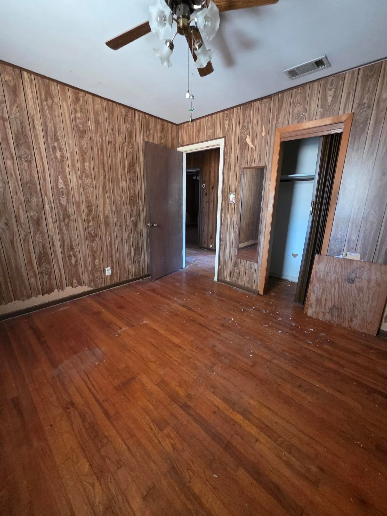 Single Family Residence For Sale in Dallas County , 2636 Gadberry Drive, Dallas, Texas 75241, 3 Bedroom, 1 Bathroom, 2 Garage spaces, 978 Sqft, built in 1959, mls#21382290, Real Estate Agent in Dallas, Homes For Sale in Dallas county, Homes For Sale in Dallas, Realtor in Dallas Texas, Real Estate Brokerage Independent Realty Texas, Luminita Cordes Realtor