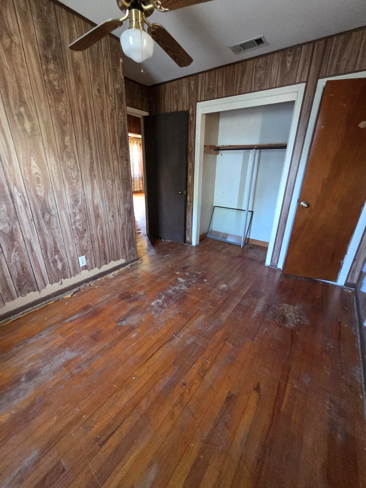 Single Family Residence For Sale in Dallas County , 2636 Gadberry Drive, Dallas, Texas 75241, 3 Bedroom, 1 Bathroom, 2 Garage spaces, 978 Sqft, built in 1959, mls#21382290, Real Estate Agent in Dallas, Homes For Sale in Dallas county, Homes For Sale in Dallas, Realtor in Dallas Texas, Real Estate Brokerage Independent Realty Texas, Luminita Cordes Realtor