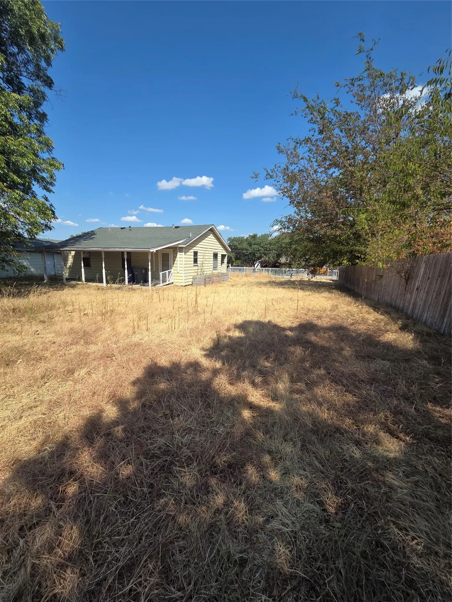Single Family Residence For Sale in Dallas County , 2636 Gadberry Drive, Dallas, Texas 75241, 3 Bedroom, 1 Bathroom, 2 Garage spaces, 978 Sqft, built in 1959, mls#21382290, Real Estate Agent in Dallas, Homes For Sale in Dallas county, Homes For Sale in Dallas, Realtor in Dallas Texas, Real Estate Brokerage Independent Realty Texas, Luminita Cordes Realtor