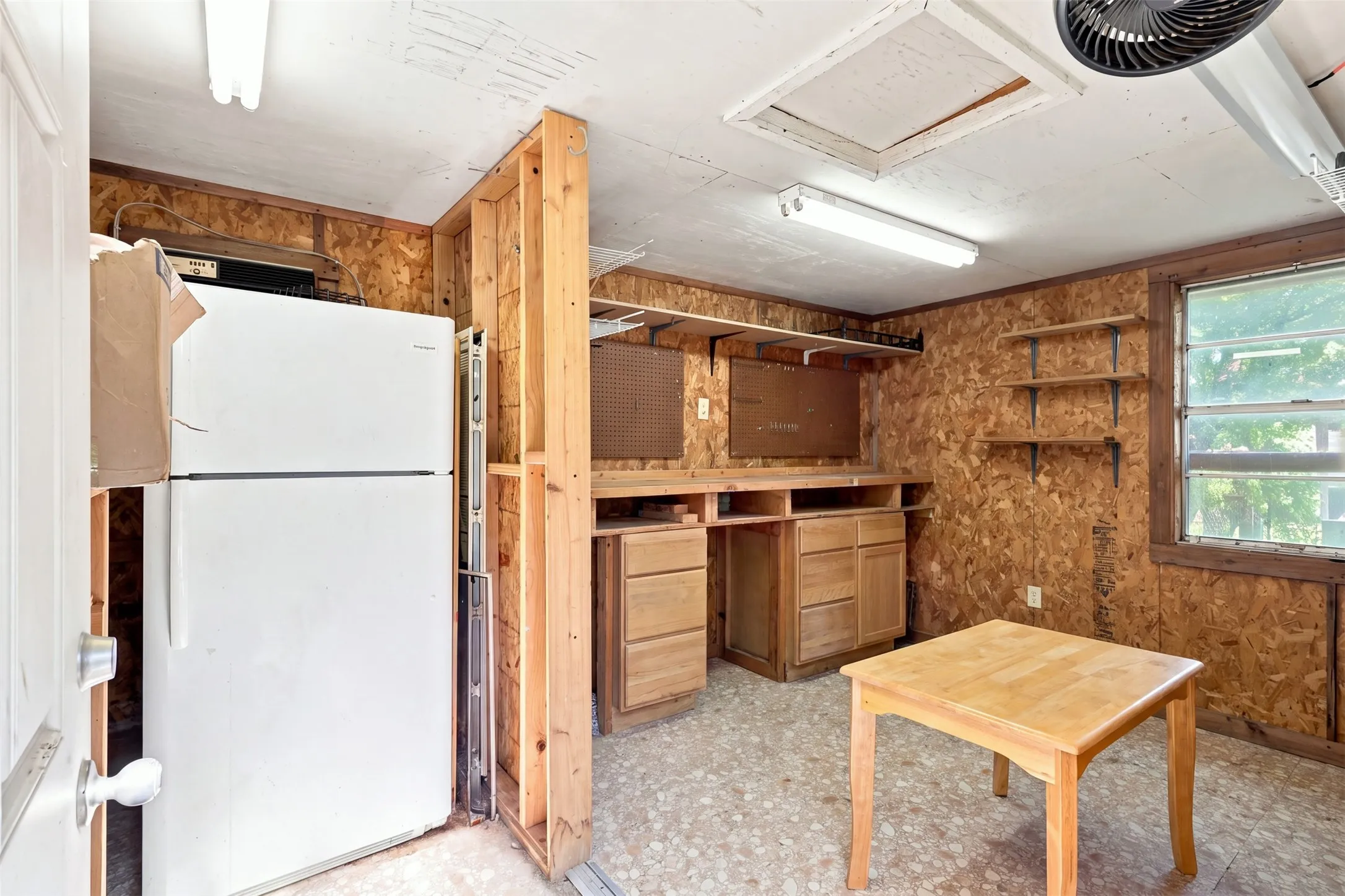 Out building with electricity