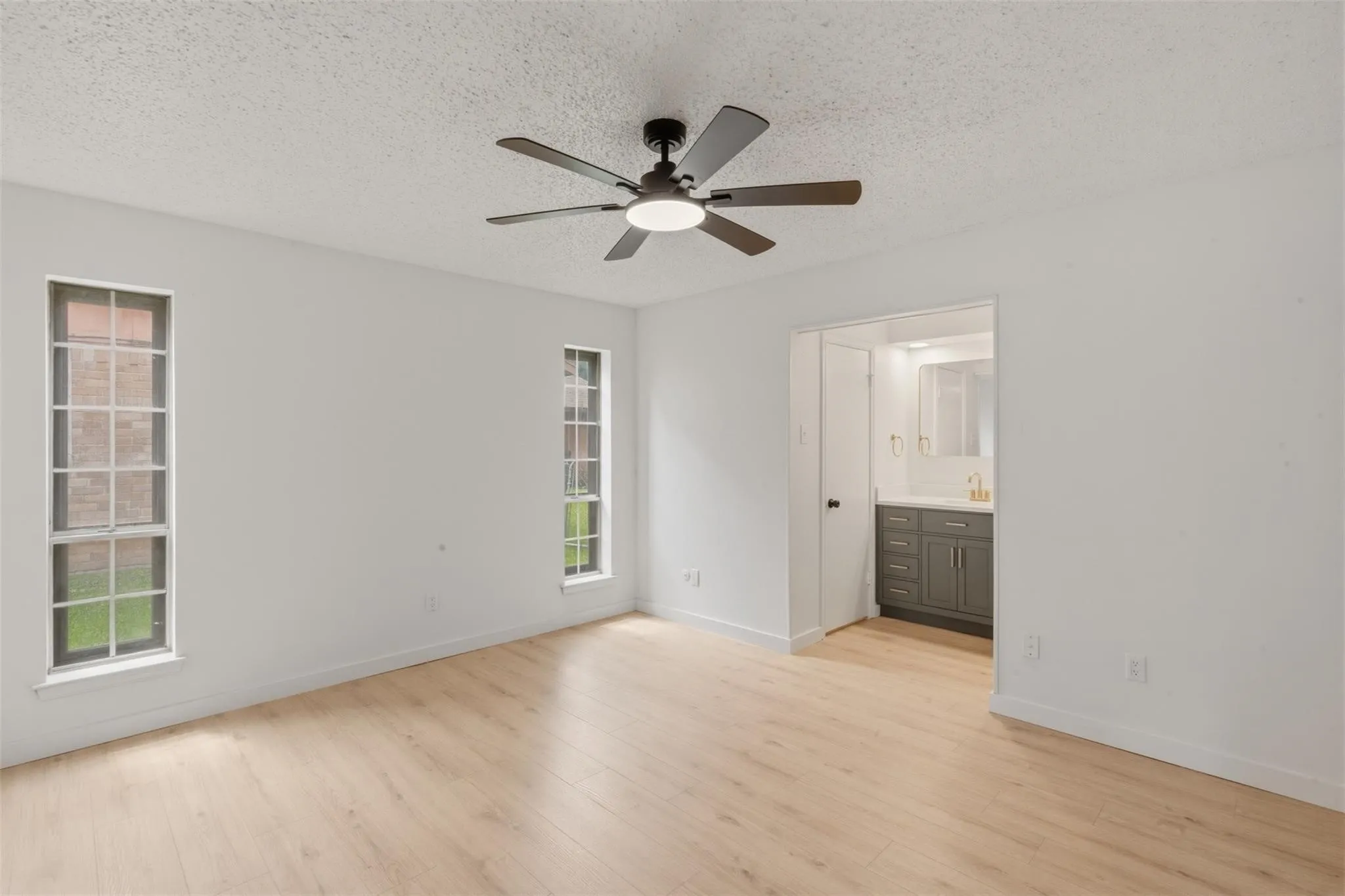 Single Family Residence For Rent in Dallas County , 1101 Delores Drive, Garland, Texas 75040, 3 Bedroom, 2 Bathroom, 1 Garage spaces, 1,590 Sqft, built in 1973, mls#21382124, Real Estate Agent in Garland, Homes For Rent in Dallas county, Homes For Rent in Garland, Realtor in Garland Texas, Real Estate Brokerage Independent Realty Texas, Luminita Cordes Realtor