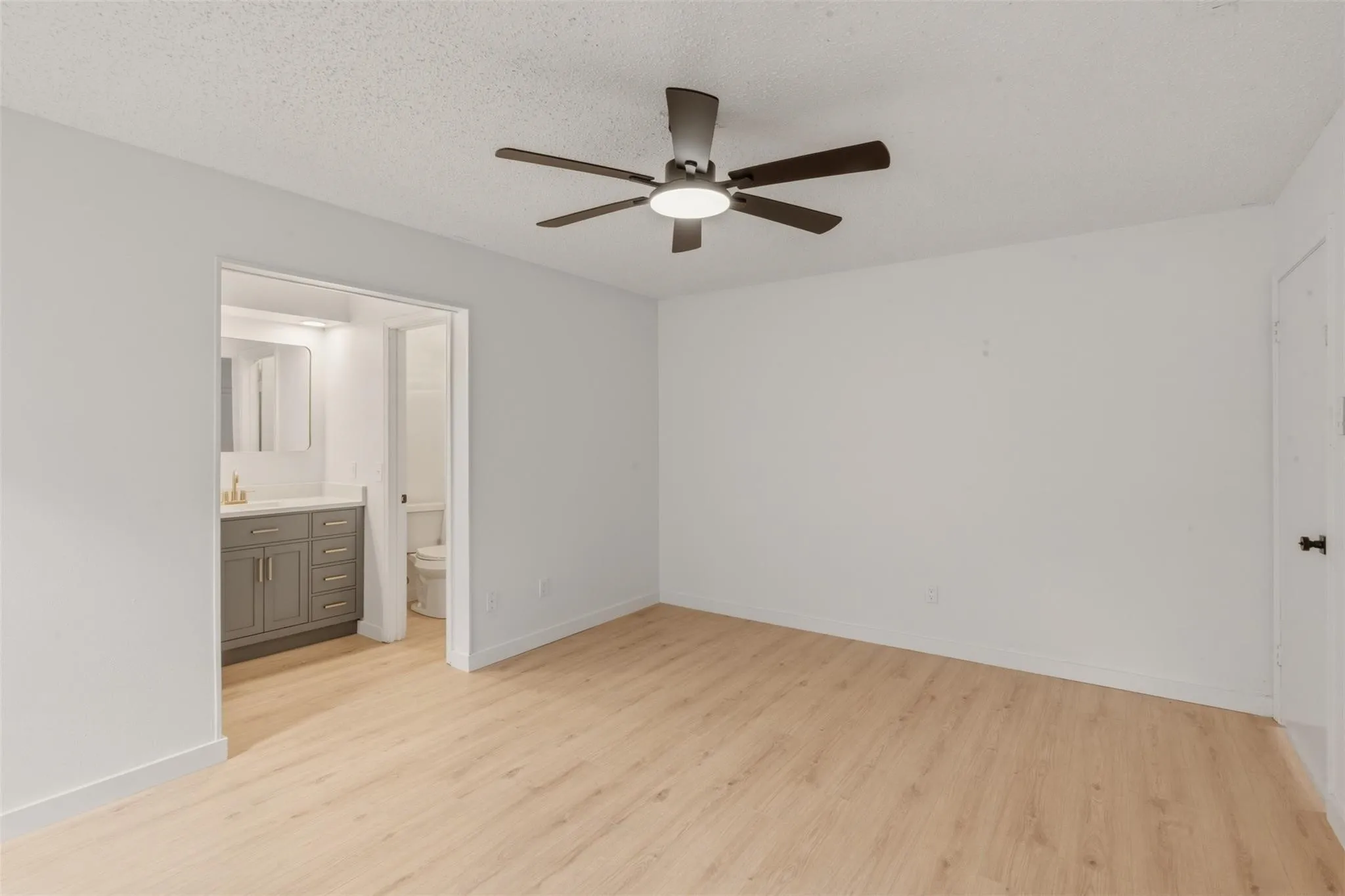 Single Family Residence For Rent in Dallas County , 1101 Delores Drive, Garland, Texas 75040, 3 Bedroom, 2 Bathroom, 1 Garage spaces, 1,590 Sqft, built in 1973, mls#21382124, Real Estate Agent in Garland, Homes For Rent in Dallas county, Homes For Rent in Garland, Realtor in Garland Texas, Real Estate Brokerage Independent Realty Texas, Luminita Cordes Realtor