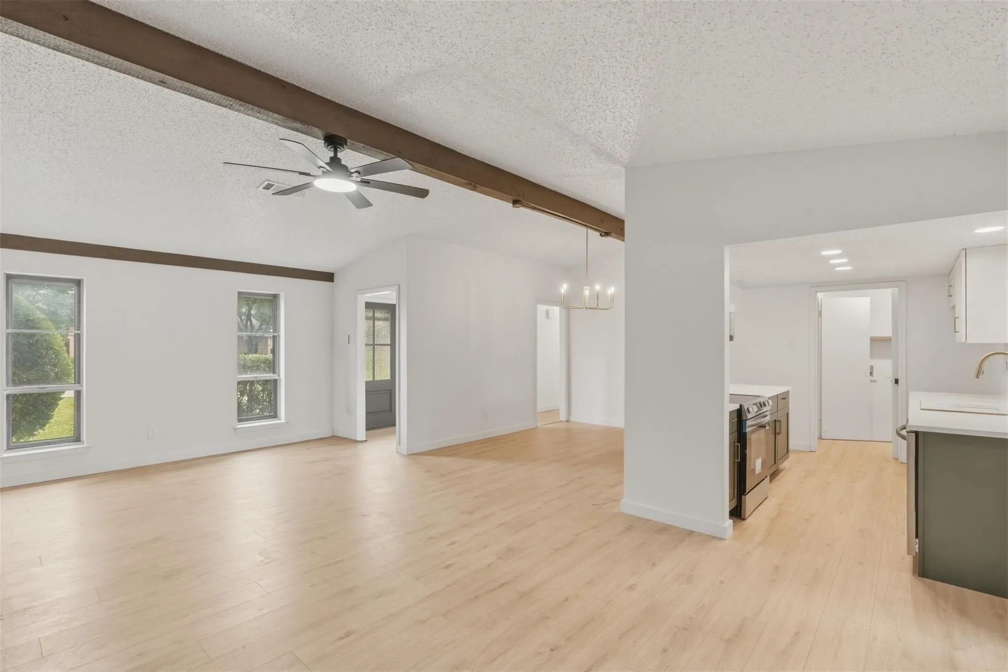 Single Family Residence For Rent in Dallas County , 1101 Delores Drive, Garland, Texas 75040, 3 Bedroom, 2 Bathroom, 1 Garage spaces, 1,590 Sqft, built in 1973, mls#21382124, Real Estate Agent in Garland, Homes For Rent in Dallas county, Homes For Rent in Garland, Realtor in Garland Texas, Real Estate Brokerage Independent Realty Texas, Luminita Cordes Realtor