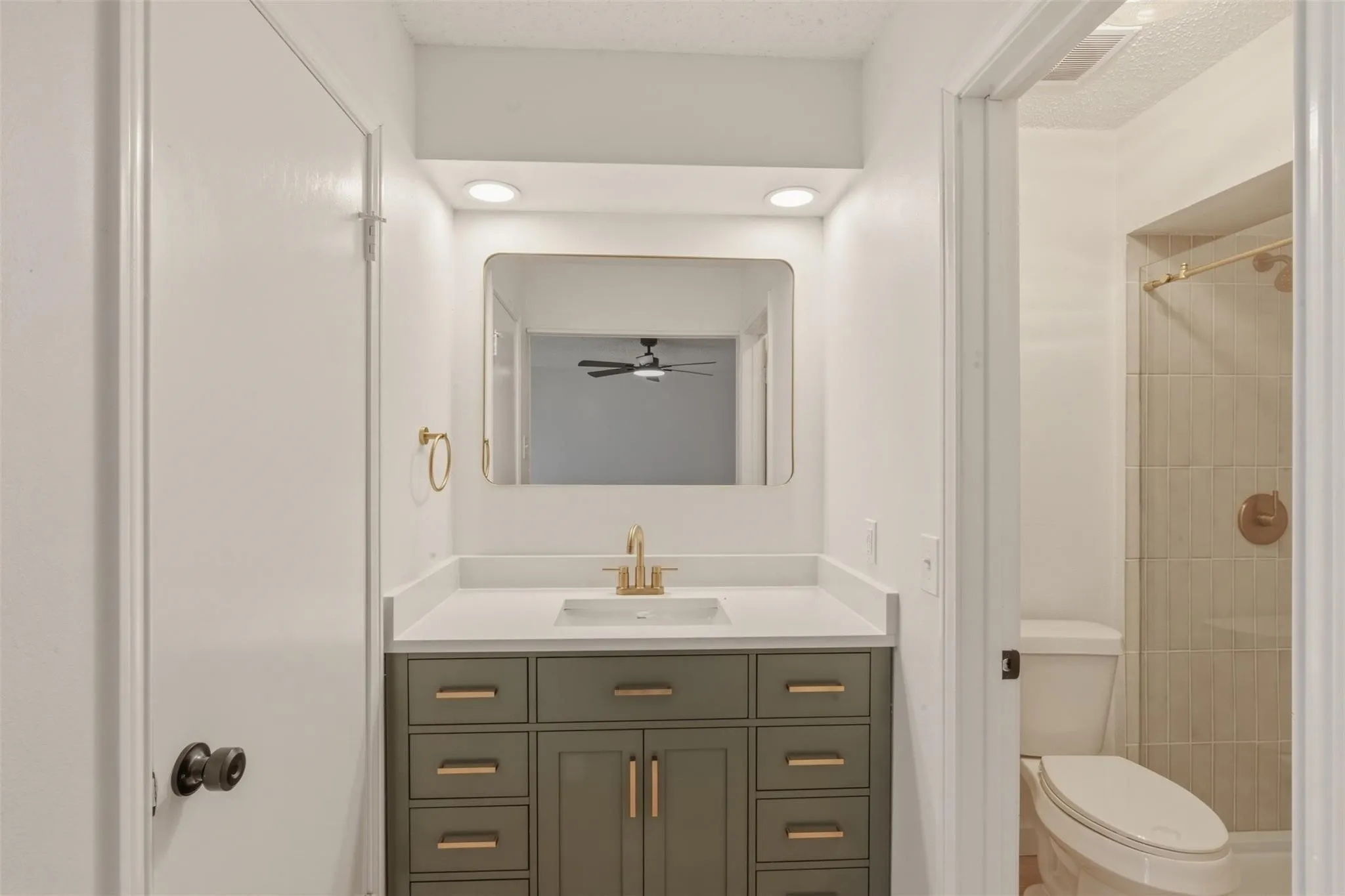 Single Family Residence For Rent in Dallas County , 1101 Delores Drive, Garland, Texas 75040, 3 Bedroom, 2 Bathroom, 1 Garage spaces, 1,590 Sqft, built in 1973, mls#21382124, Real Estate Agent in Garland, Homes For Rent in Dallas county, Homes For Rent in Garland, Realtor in Garland Texas, Real Estate Brokerage Independent Realty Texas, Luminita Cordes Realtor
