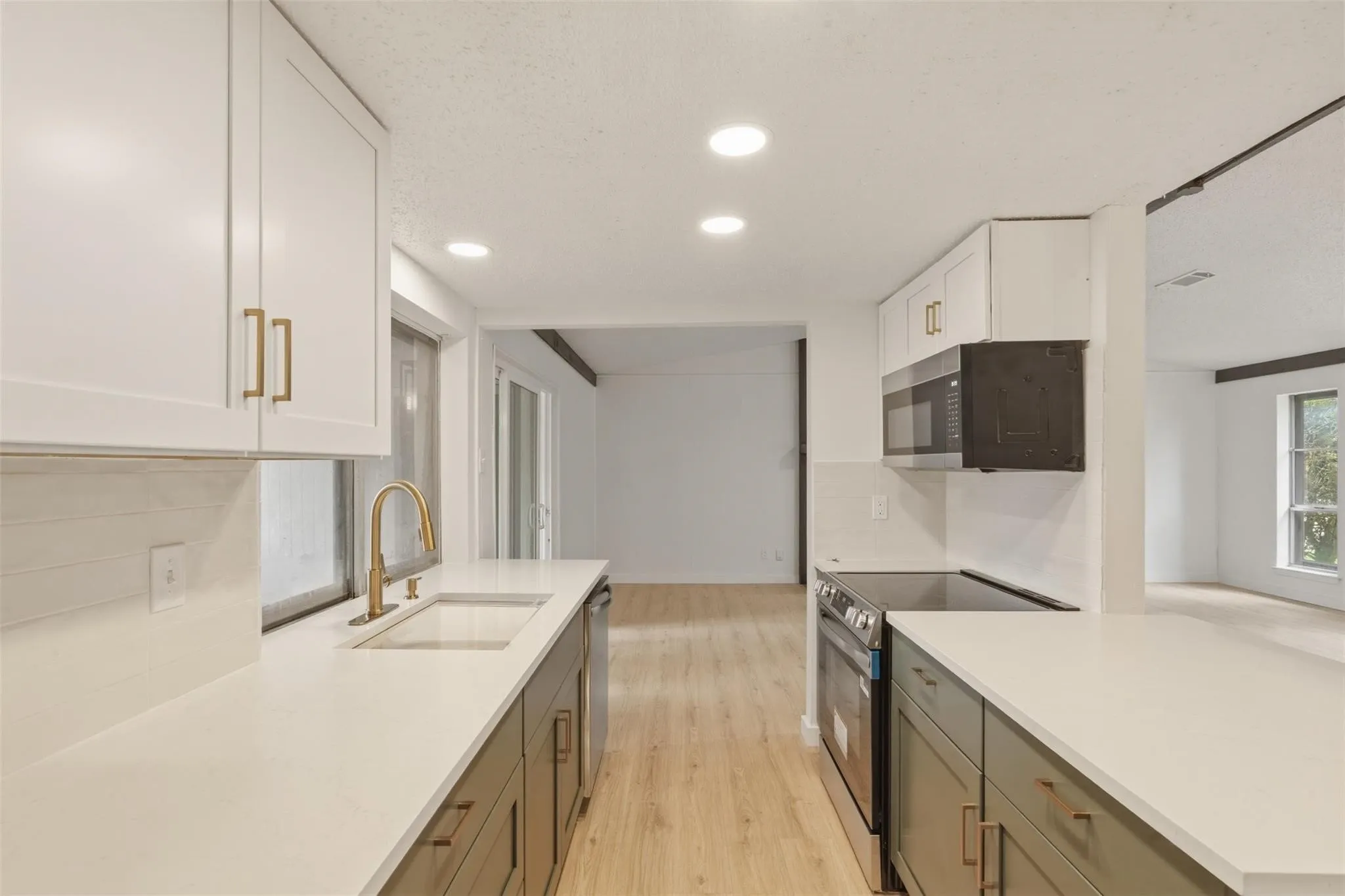 Single Family Residence For Rent in Dallas County , 1101 Delores Drive, Garland, Texas 75040, 3 Bedroom, 2 Bathroom, 1 Garage spaces, 1,590 Sqft, built in 1973, mls#21382124, Real Estate Agent in Garland, Homes For Rent in Dallas county, Homes For Rent in Garland, Realtor in Garland Texas, Real Estate Brokerage Independent Realty Texas, Luminita Cordes Realtor