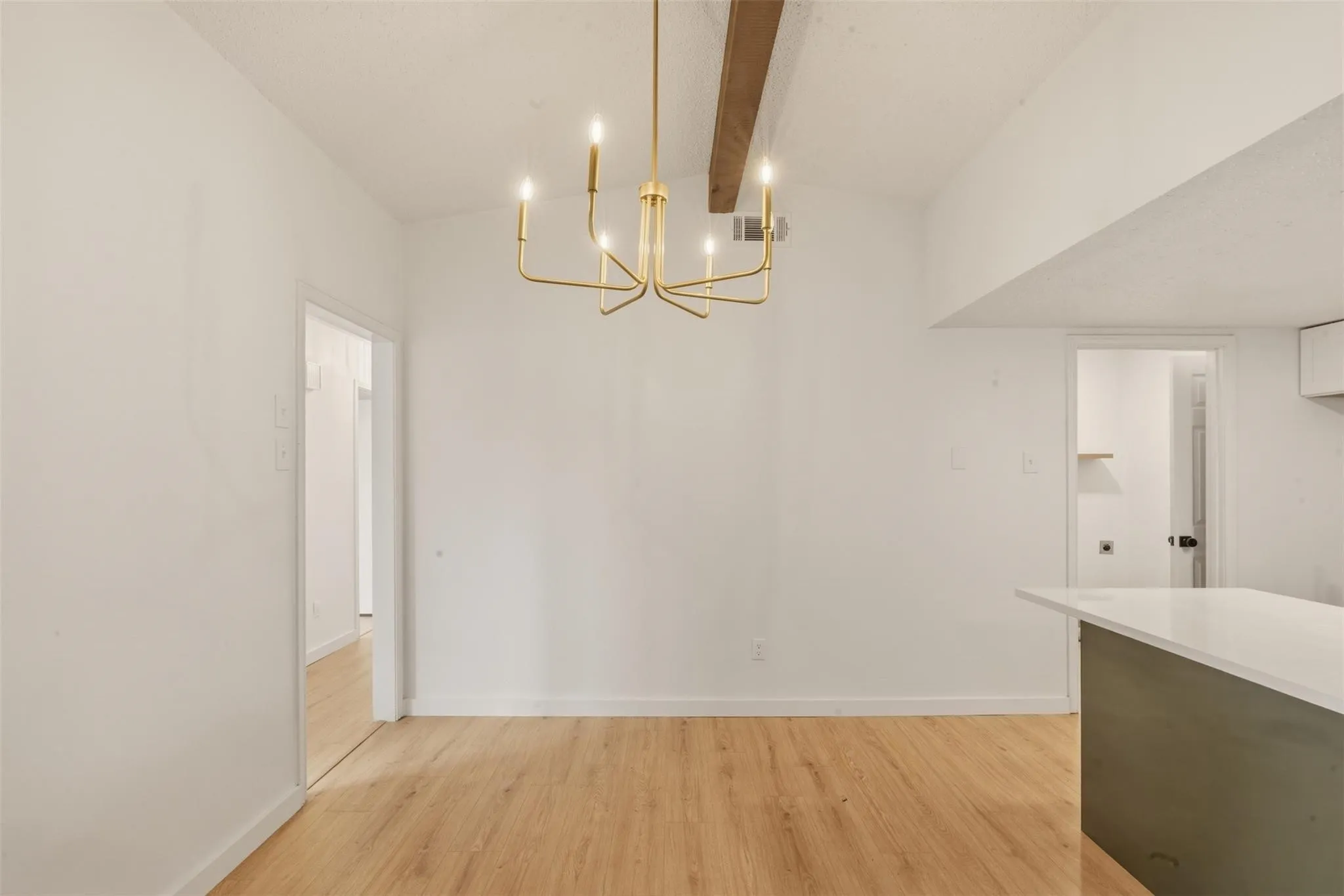 Single Family Residence For Rent in Dallas County , 1101 Delores Drive, Garland, Texas 75040, 3 Bedroom, 2 Bathroom, 1 Garage spaces, 1,590 Sqft, built in 1973, mls#21382124, Real Estate Agent in Garland, Homes For Rent in Dallas county, Homes For Rent in Garland, Realtor in Garland Texas, Real Estate Brokerage Independent Realty Texas, Luminita Cordes Realtor