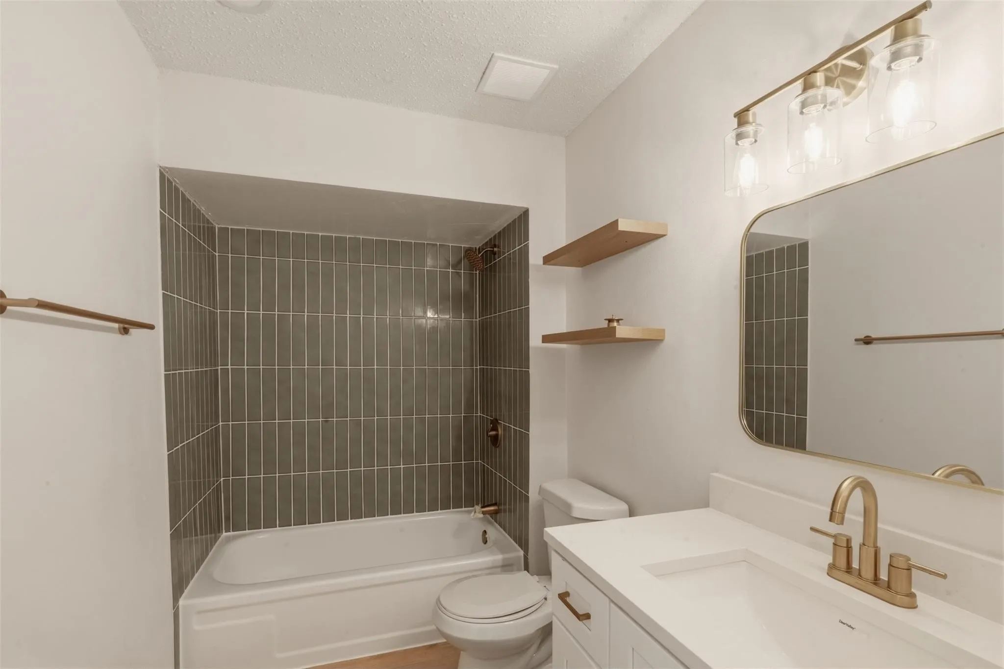 Single Family Residence For Rent in Dallas County , 1101 Delores Drive, Garland, Texas 75040, 3 Bedroom, 2 Bathroom, 1 Garage spaces, 1,590 Sqft, built in 1973, mls#21382124, Real Estate Agent in Garland, Homes For Rent in Dallas county, Homes For Rent in Garland, Realtor in Garland Texas, Real Estate Brokerage Independent Realty Texas, Luminita Cordes Realtor