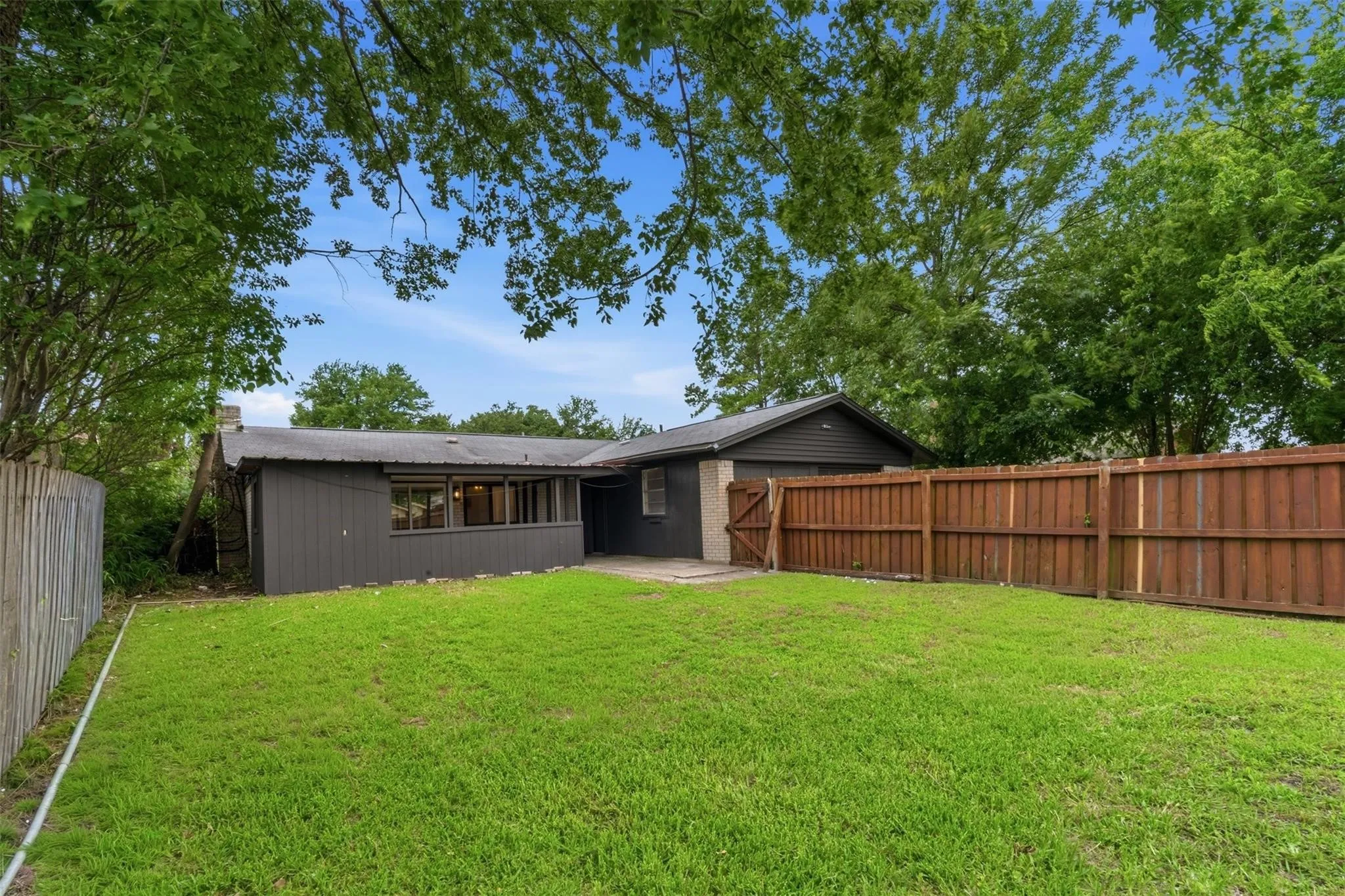 Single Family Residence For Rent in Dallas County , 1101 Delores Drive, Garland, Texas 75040, 3 Bedroom, 2 Bathroom, 1 Garage spaces, 1,590 Sqft, built in 1973, mls#21382124, Real Estate Agent in Garland, Homes For Rent in Dallas county, Homes For Rent in Garland, Realtor in Garland Texas, Real Estate Brokerage Independent Realty Texas, Luminita Cordes Realtor