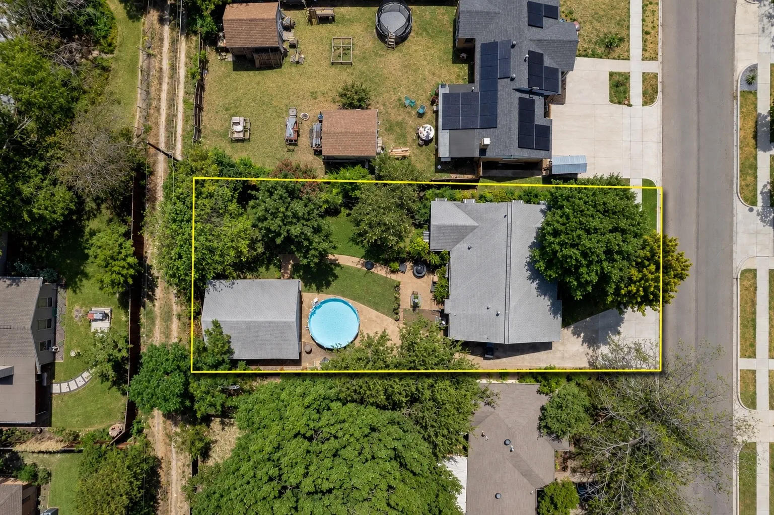 Single Family Residence For Sale in Dallas County , 9432 Lenel, Dallas, Texas 75220, 3 Bedroom, 1 Bathroom, 2 Garage spaces, 1,176 Sqft, built in 1949, mls#21381834, Real Estate Agent in Dallas, Homes For Sale in Dallas county, Homes For Sale in Dallas, Realtor in Dallas Texas, Real Estate Brokerage Independent Realty Texas, Luminita Cordes Realtor