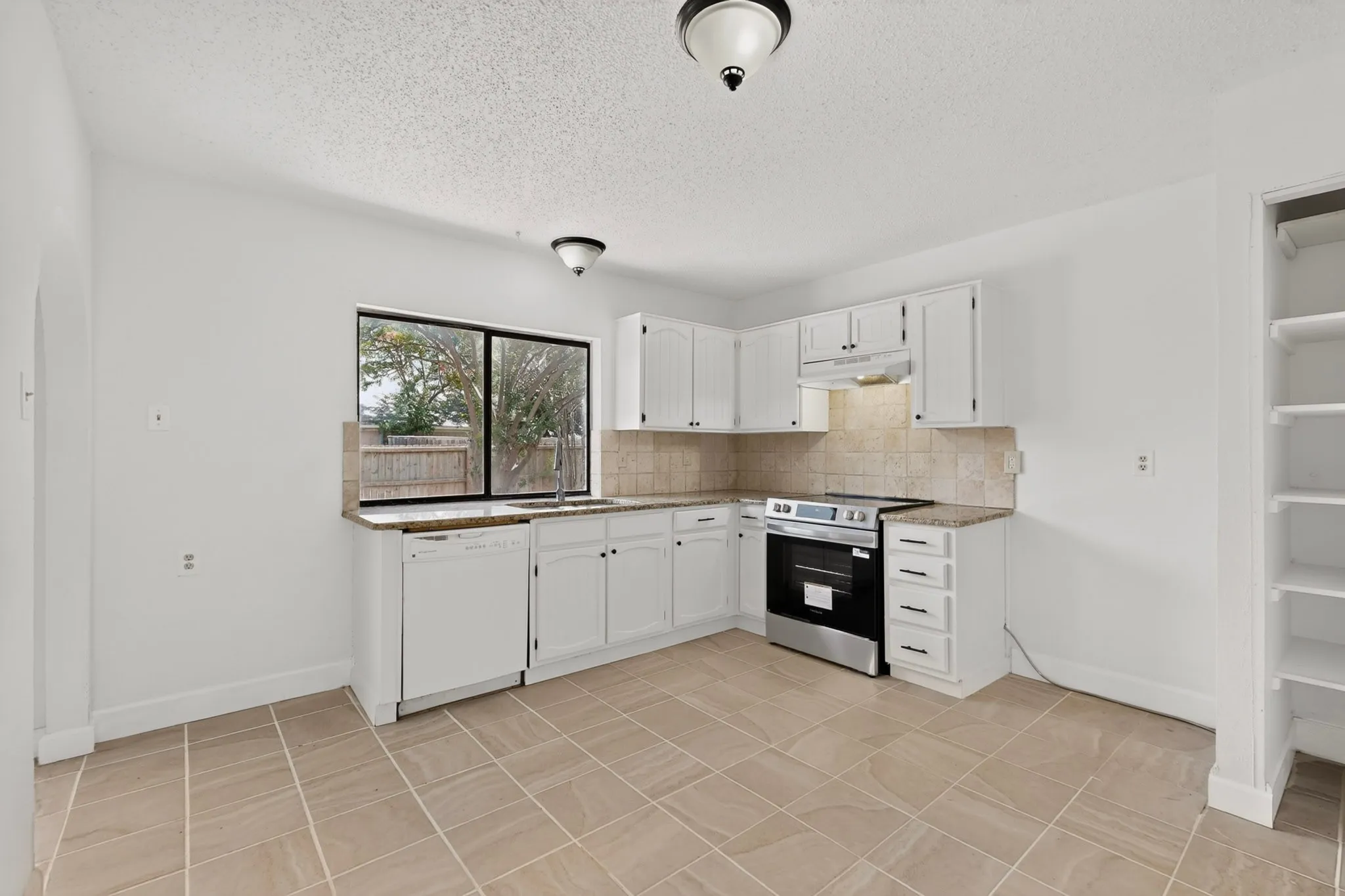 Single Family Residence For Rent in Dallas County , 2938 Churchill Way, Garland, Texas 75044, 3 Bedroom, 2 Bathroom, Garage spaces, 1,801 Sqft, built in 1977, mls#21382141, Real Estate Agent in Garland, Homes For Rent in Dallas county, Homes For Rent in Garland, Realtor in Garland Texas, Real Estate Brokerage Independent Realty Texas, Luminita Cordes Realtor