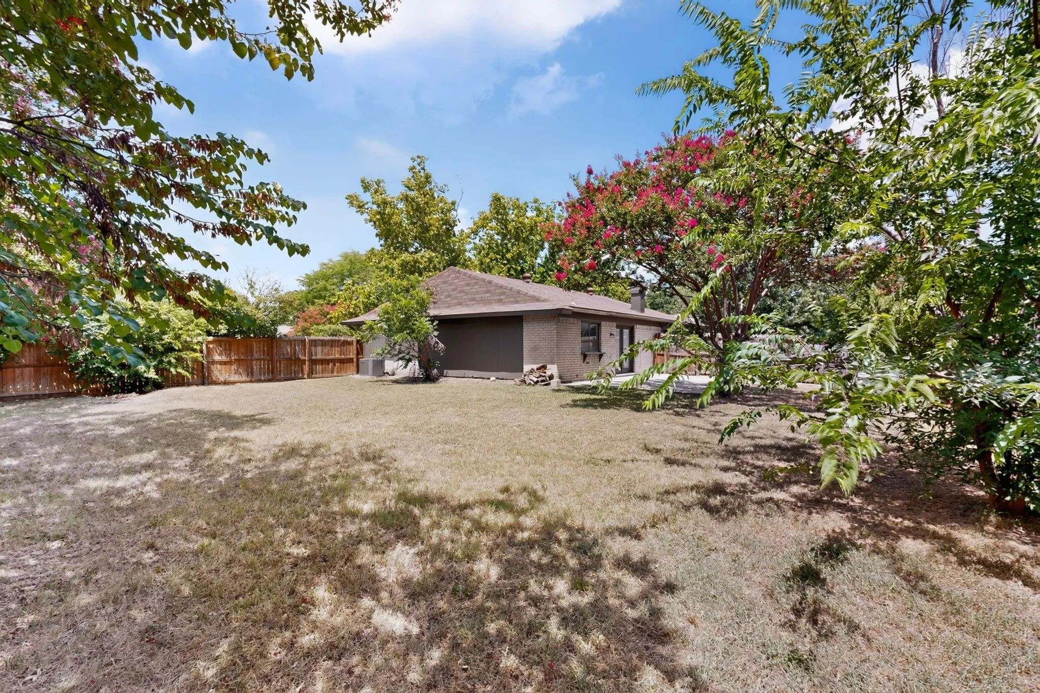 Single Family Residence For Rent in Dallas County , 2938 Churchill Way, Garland, Texas 75044, 3 Bedroom, 2 Bathroom, Garage spaces, 1,801 Sqft, built in 1977, mls#21382141, Real Estate Agent in Garland, Homes For Rent in Dallas county, Homes For Rent in Garland, Realtor in Garland Texas, Real Estate Brokerage Independent Realty Texas, Luminita Cordes Realtor