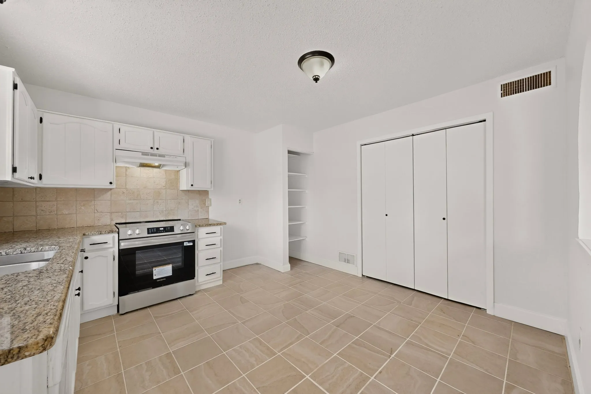 Single Family Residence For Rent in Dallas County , 2938 Churchill Way, Garland, Texas 75044, 3 Bedroom, 2 Bathroom, Garage spaces, 1,801 Sqft, built in 1977, mls#21382141, Real Estate Agent in Garland, Homes For Rent in Dallas county, Homes For Rent in Garland, Realtor in Garland Texas, Real Estate Brokerage Independent Realty Texas, Luminita Cordes Realtor