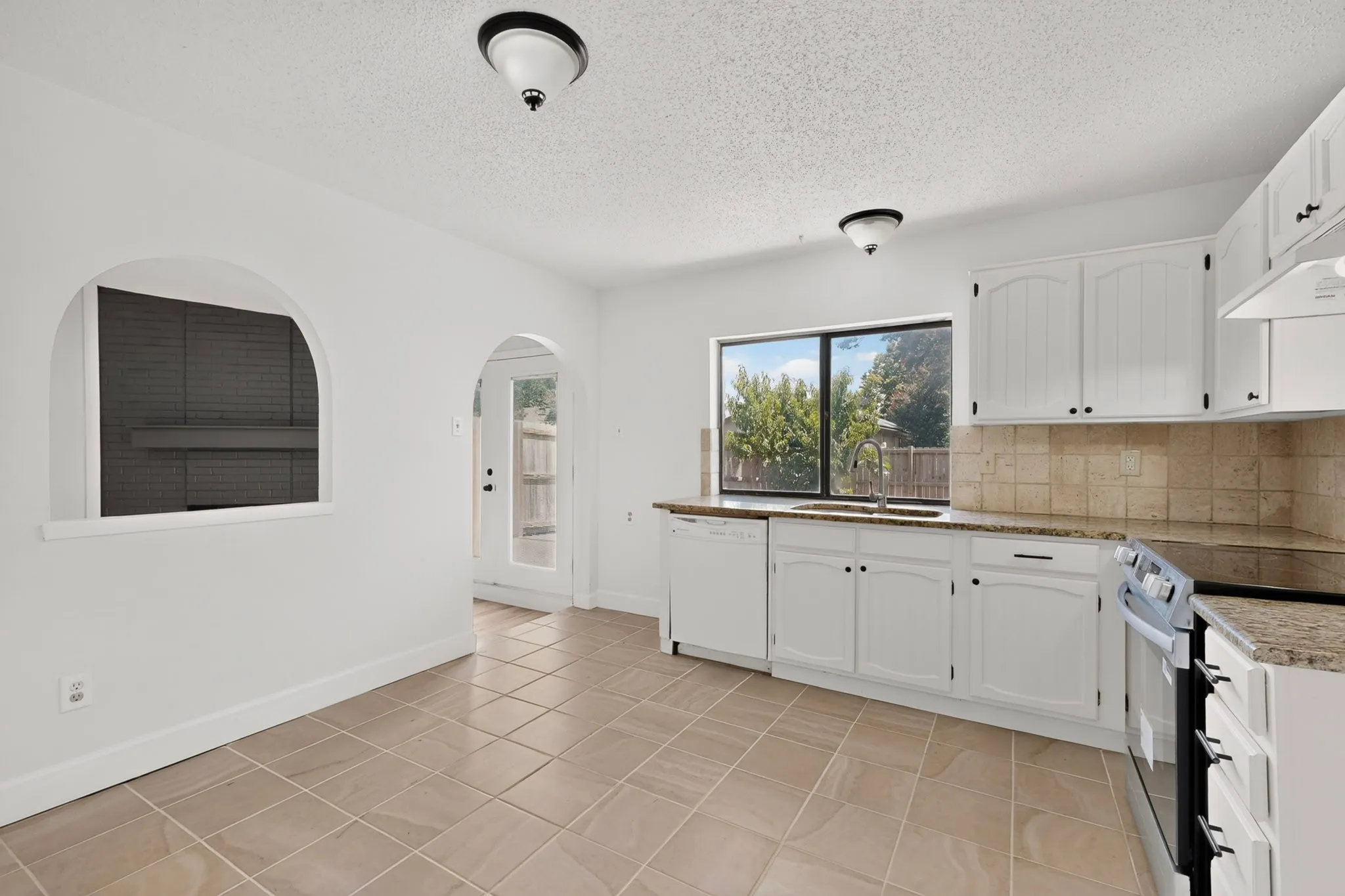 Single Family Residence For Rent in Dallas County , 2938 Churchill Way, Garland, Texas 75044, 3 Bedroom, 2 Bathroom, Garage spaces, 1,801 Sqft, built in 1977, mls#21382141, Real Estate Agent in Garland, Homes For Rent in Dallas county, Homes For Rent in Garland, Realtor in Garland Texas, Real Estate Brokerage Independent Realty Texas, Luminita Cordes Realtor
