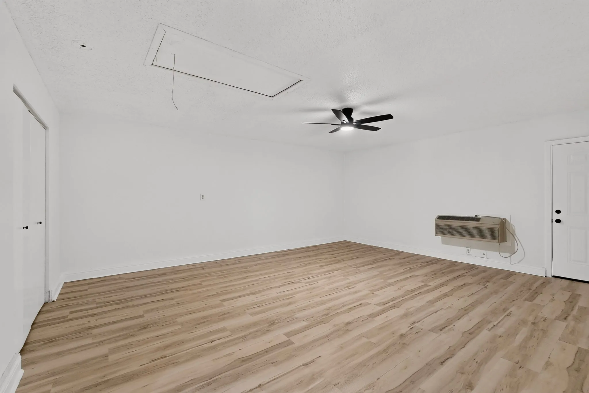 Single Family Residence For Rent in Dallas County , 2938 Churchill Way, Garland, Texas 75044, 3 Bedroom, 2 Bathroom, Garage spaces, 1,801 Sqft, built in 1977, mls#21382141, Real Estate Agent in Garland, Homes For Rent in Dallas county, Homes For Rent in Garland, Realtor in Garland Texas, Real Estate Brokerage Independent Realty Texas, Luminita Cordes Realtor