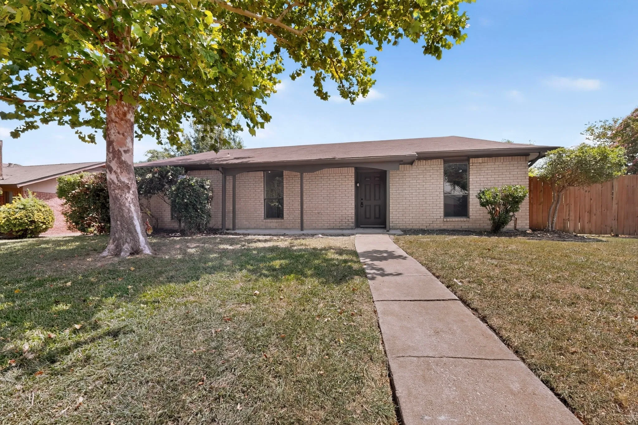 Single Family Residence For Rent in Dallas County , 2938 Churchill Way, Garland, Texas 75044, 3 Bedroom, 2 Bathroom, Garage spaces, 1,801 Sqft, built in 1977, mls#21382141, Real Estate Agent in Garland, Homes For Rent in Dallas county, Homes For Rent in Garland, Realtor in Garland Texas, Real Estate Brokerage Independent Realty Texas, Luminita Cordes Realtor
