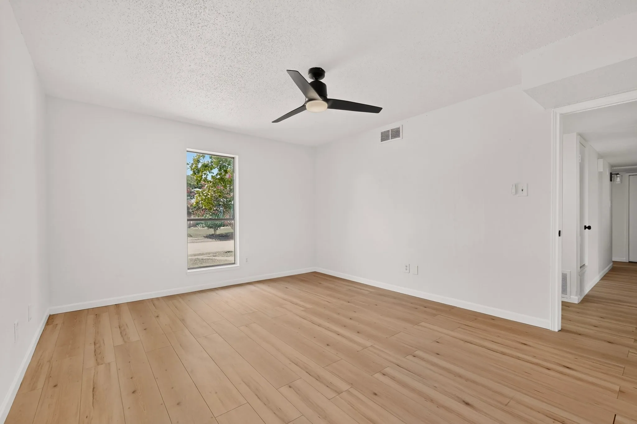 Single Family Residence For Rent in Dallas County , 2938 Churchill Way, Garland, Texas 75044, 3 Bedroom, 2 Bathroom, Garage spaces, 1,801 Sqft, built in 1977, mls#21382141, Real Estate Agent in Garland, Homes For Rent in Dallas county, Homes For Rent in Garland, Realtor in Garland Texas, Real Estate Brokerage Independent Realty Texas, Luminita Cordes Realtor