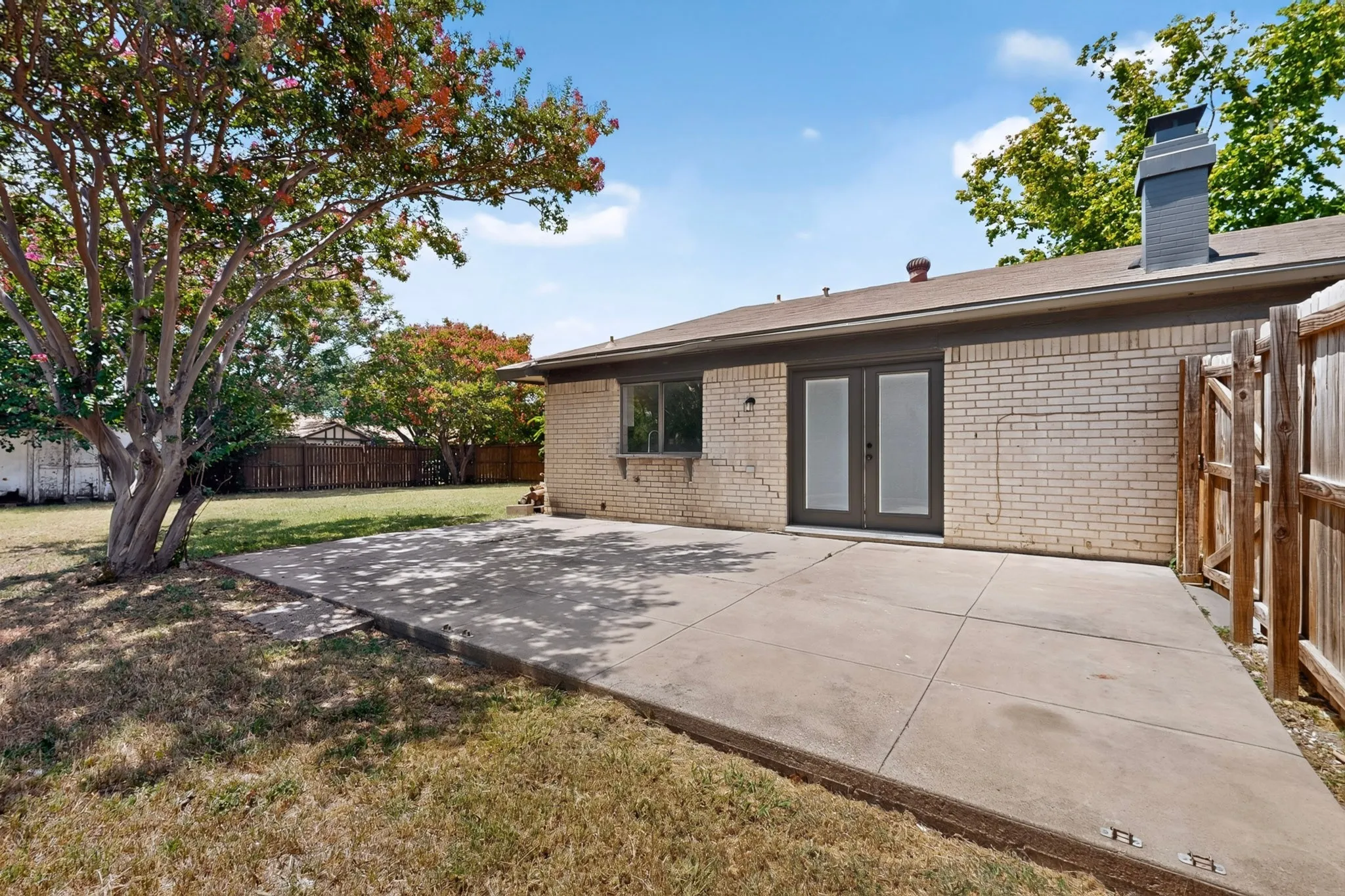 Single Family Residence For Rent in Dallas County , 2938 Churchill Way, Garland, Texas 75044, 3 Bedroom, 2 Bathroom, Garage spaces, 1,801 Sqft, built in 1977, mls#21382141, Real Estate Agent in Garland, Homes For Rent in Dallas county, Homes For Rent in Garland, Realtor in Garland Texas, Real Estate Brokerage Independent Realty Texas, Luminita Cordes Realtor
