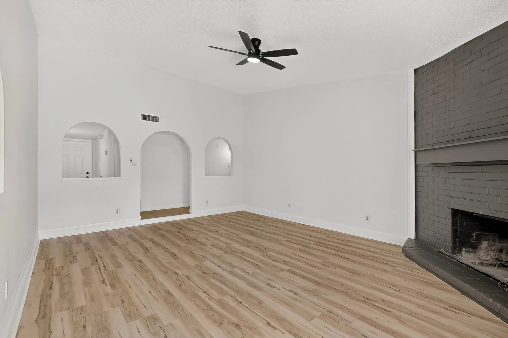 Single Family Residence For Rent in Dallas County , 2938 Churchill Way, Garland, Texas 75044, 3 Bedroom, 2 Bathroom, Garage spaces, 1,801 Sqft, built in 1977, mls#21382141, Real Estate Agent in Garland, Homes For Rent in Dallas county, Homes For Rent in Garland, Realtor in Garland Texas, Real Estate Brokerage Independent Realty Texas, Luminita Cordes Realtor