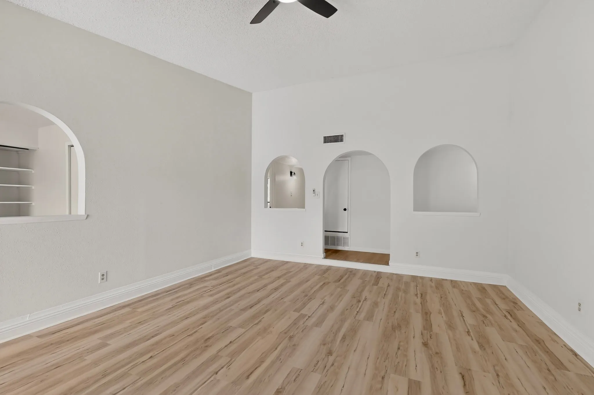 Single Family Residence For Rent in Dallas County , 2938 Churchill Way, Garland, Texas 75044, 3 Bedroom, 2 Bathroom, Garage spaces, 1,801 Sqft, built in 1977, mls#21382141, Real Estate Agent in Garland, Homes For Rent in Dallas county, Homes For Rent in Garland, Realtor in Garland Texas, Real Estate Brokerage Independent Realty Texas, Luminita Cordes Realtor