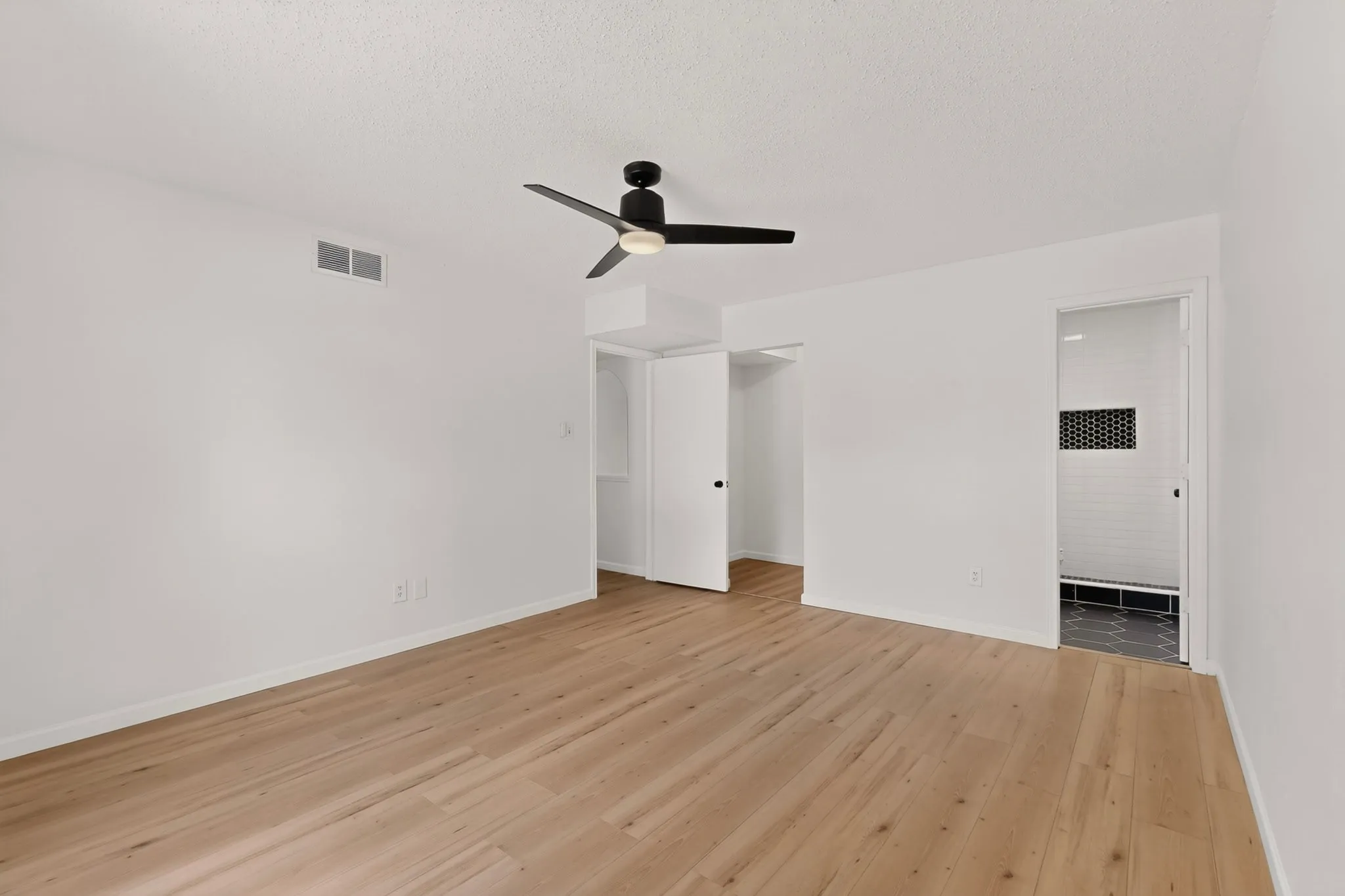 Single Family Residence For Rent in Dallas County , 2938 Churchill Way, Garland, Texas 75044, 3 Bedroom, 2 Bathroom, Garage spaces, 1,801 Sqft, built in 1977, mls#21382141, Real Estate Agent in Garland, Homes For Rent in Dallas county, Homes For Rent in Garland, Realtor in Garland Texas, Real Estate Brokerage Independent Realty Texas, Luminita Cordes Realtor