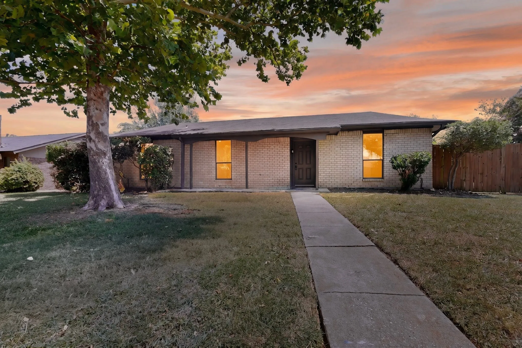 Single Family Residence For Rent in Dallas County , 2938 Churchill Way, Garland, Texas 75044, 3 Bedroom, 2 Bathroom, Garage spaces, 1,801 Sqft, built in 1977, mls#21382141, Real Estate Agent in Garland, Homes For Rent in Dallas county, Homes For Rent in Garland, Realtor in Garland Texas, Real Estate Brokerage Independent Realty Texas, Luminita Cordes Realtor