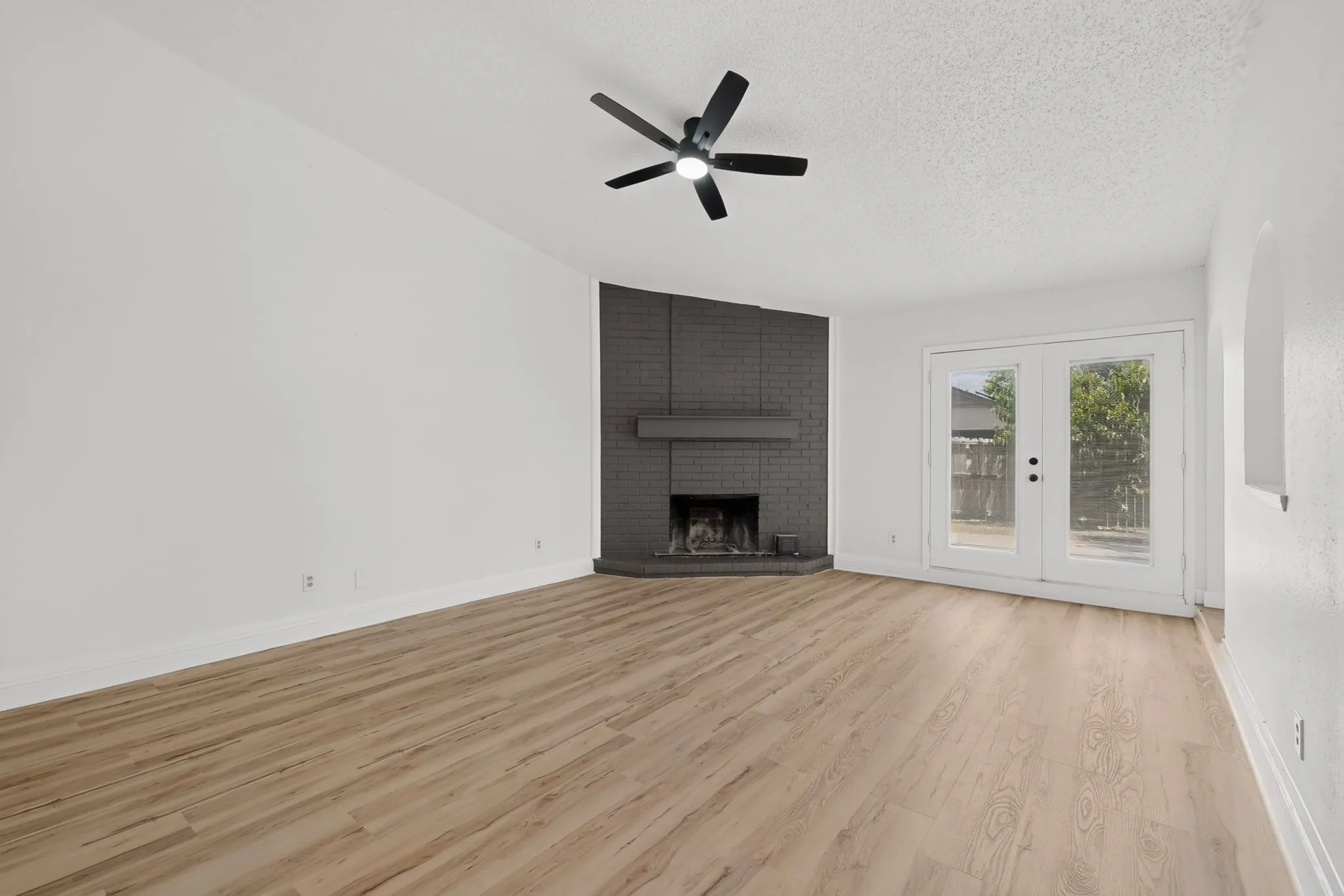 Single Family Residence For Rent in Dallas County , 2938 Churchill Way, Garland, Texas 75044, 3 Bedroom, 2 Bathroom, Garage spaces, 1,801 Sqft, built in 1977, mls#21382141, Real Estate Agent in Garland, Homes For Rent in Dallas county, Homes For Rent in Garland, Realtor in Garland Texas, Real Estate Brokerage Independent Realty Texas, Luminita Cordes Realtor
