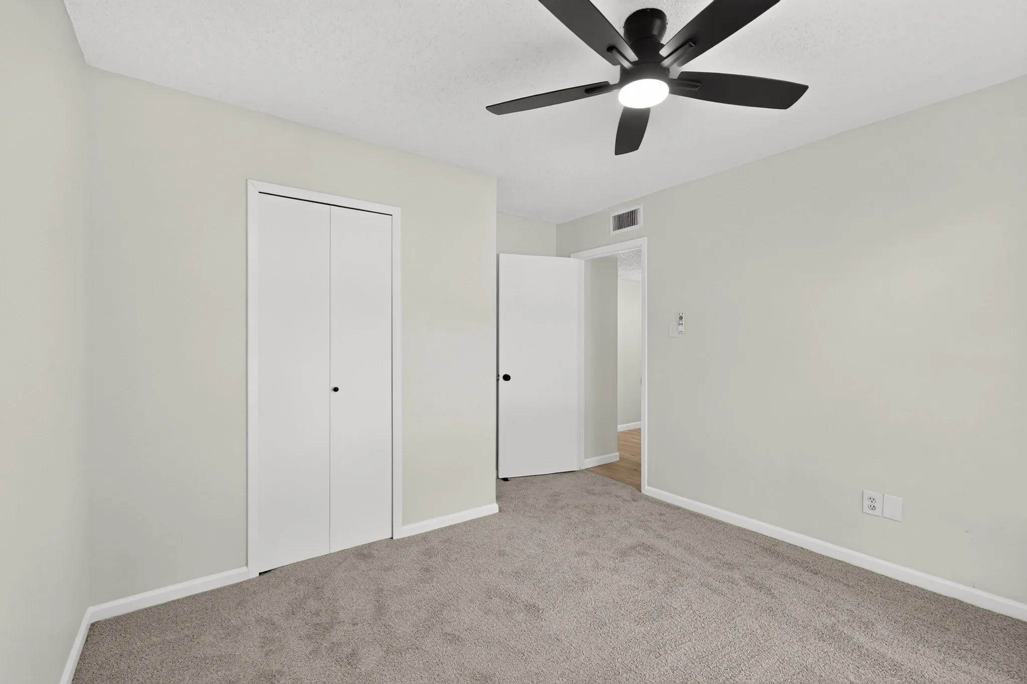 Single Family Residence For Rent in Dallas County , 2938 Churchill Way, Garland, Texas 75044, 3 Bedroom, 2 Bathroom, Garage spaces, 1,801 Sqft, built in 1977, mls#21382141, Real Estate Agent in Garland, Homes For Rent in Dallas county, Homes For Rent in Garland, Realtor in Garland Texas, Real Estate Brokerage Independent Realty Texas, Luminita Cordes Realtor