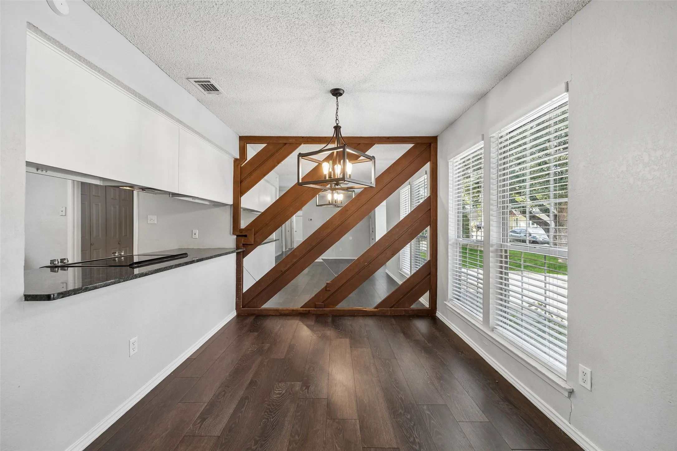 Single Family Residence For Sale in Tarrant County , 3804 Indian Wells Drive, Arlington, Texas 76017, 3 Bedroom, 2 Bathroom, Garage spaces, 1,360 Sqft, built in 1982, mls#21381800, Real Estate Agent in Arlington, Homes For Sale in Tarrant county, Homes For Sale in Arlington, Realtor in Arlington Texas, Real Estate Brokerage Independent Realty Texas, Luminita Cordes Realtor