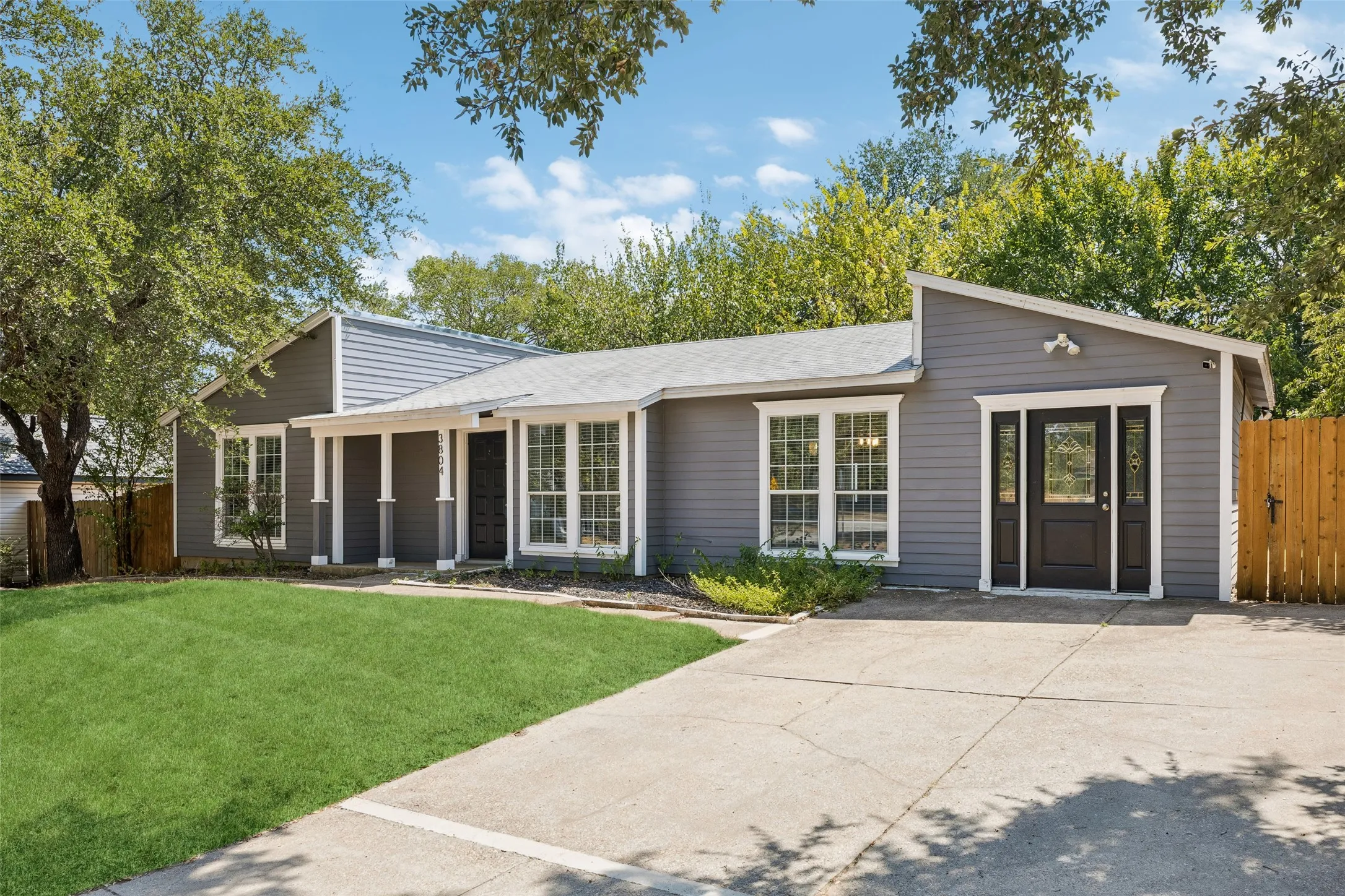 Single Family Residence For Sale in Tarrant County , 3804 Indian Wells Drive, Arlington, Texas 76017, 3 Bedroom, 2 Bathroom, Garage spaces, 1,360 Sqft, built in 1982, mls#21381800, Real Estate Agent in Arlington, Homes For Sale in Tarrant county, Homes For Sale in Arlington, Realtor in Arlington Texas, Real Estate Brokerage Independent Realty Texas, Luminita Cordes Realtor