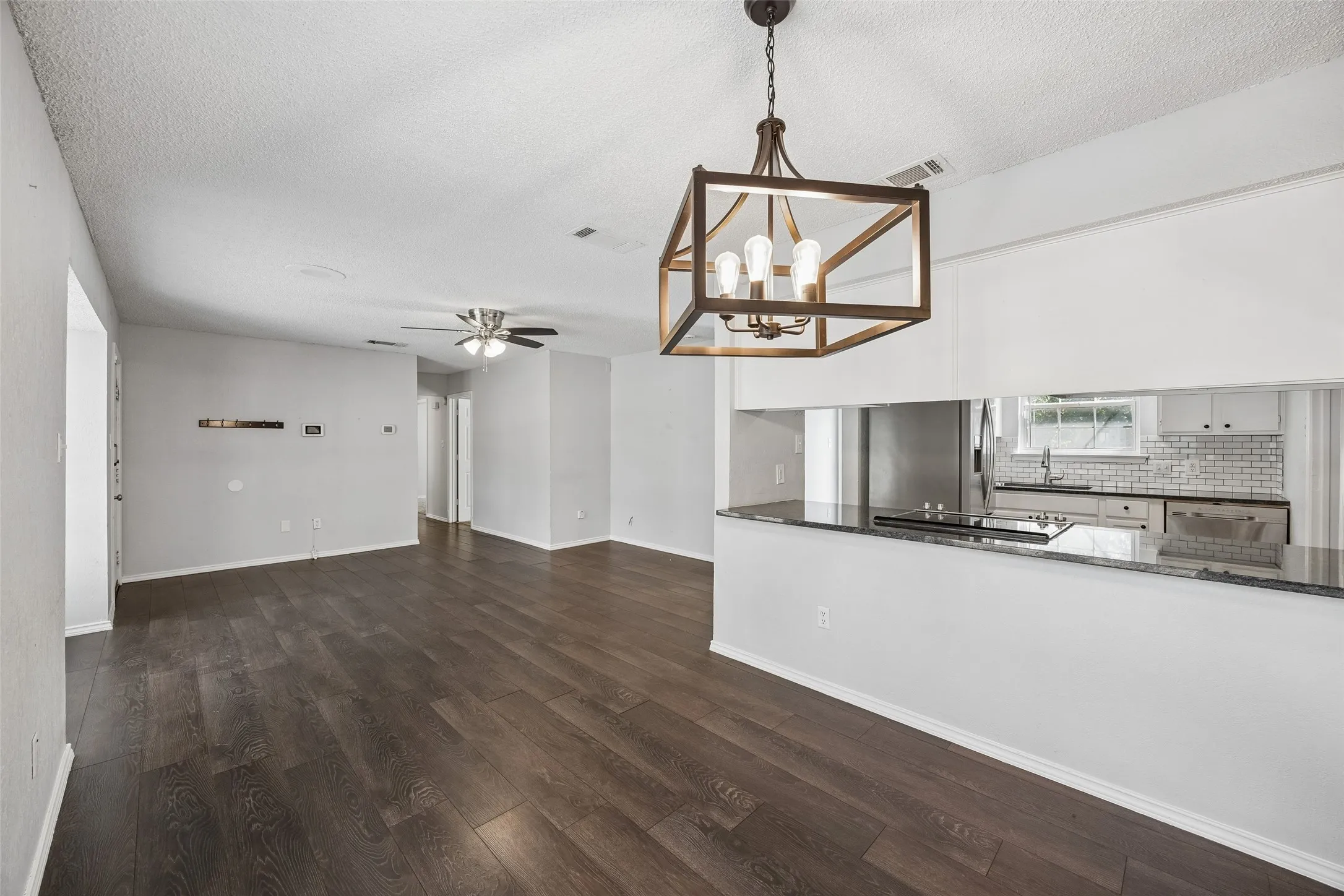 Single Family Residence For Sale in Tarrant County , 3804 Indian Wells Drive, Arlington, Texas 76017, 3 Bedroom, 2 Bathroom, Garage spaces, 1,360 Sqft, built in 1982, mls#21381800, Real Estate Agent in Arlington, Homes For Sale in Tarrant county, Homes For Sale in Arlington, Realtor in Arlington Texas, Real Estate Brokerage Independent Realty Texas, Luminita Cordes Realtor