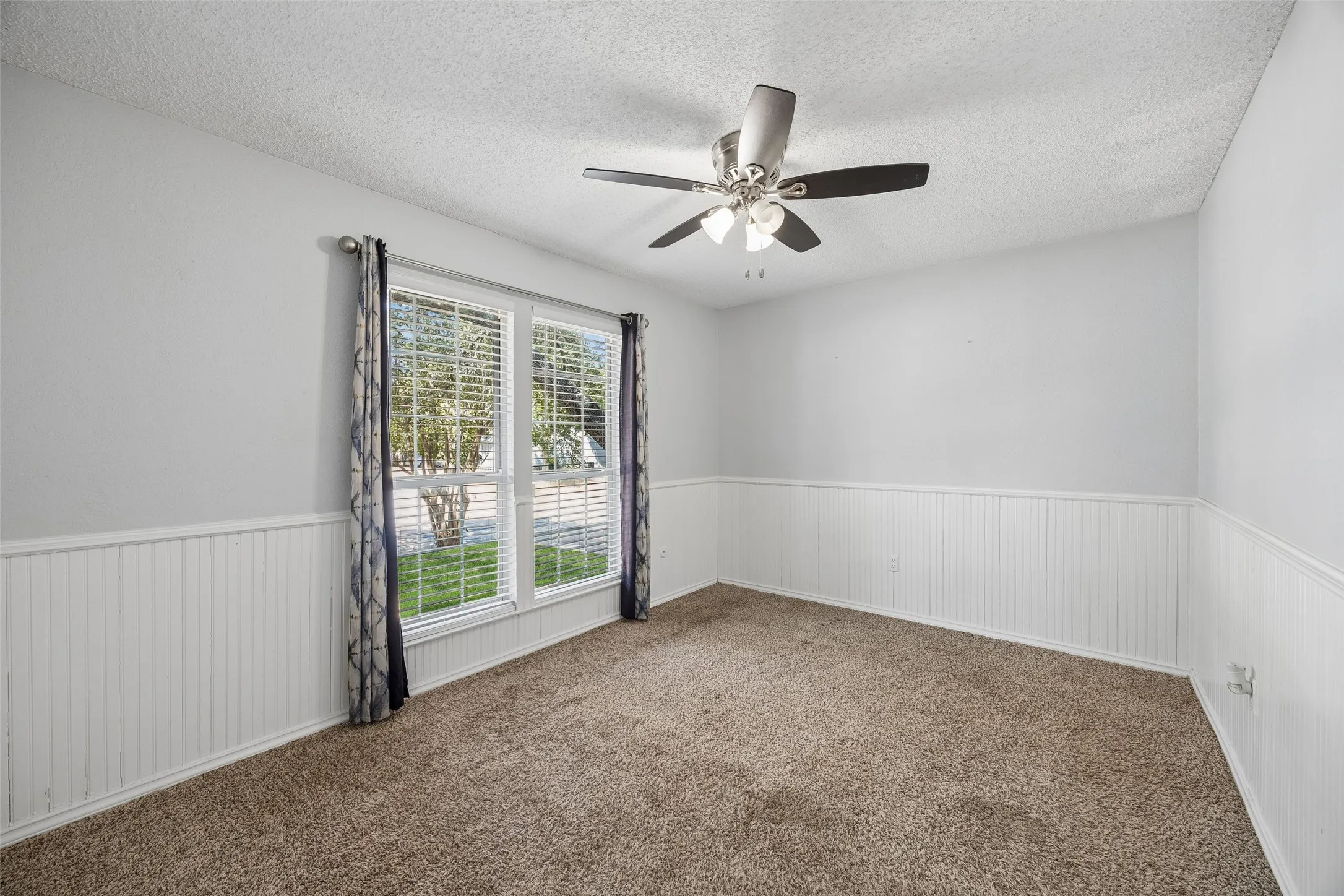 Single Family Residence For Sale in Tarrant County , 3804 Indian Wells Drive, Arlington, Texas 76017, 3 Bedroom, 2 Bathroom, Garage spaces, 1,360 Sqft, built in 1982, mls#21381800, Real Estate Agent in Arlington, Homes For Sale in Tarrant county, Homes For Sale in Arlington, Realtor in Arlington Texas, Real Estate Brokerage Independent Realty Texas, Luminita Cordes Realtor